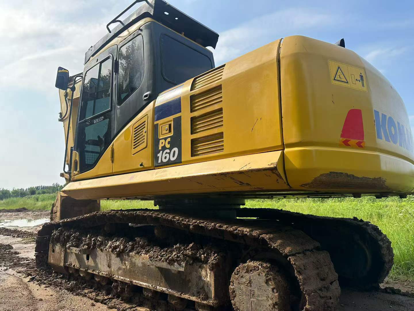 Buy Komatsu PC160-6 Used Excavator / 3