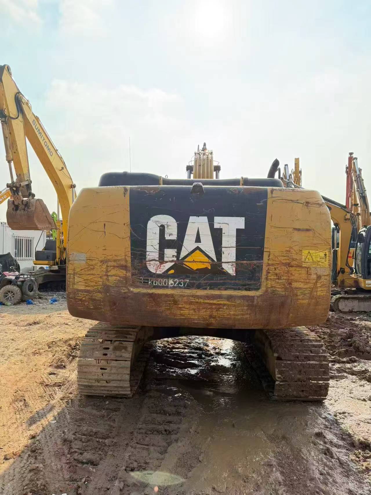 Compre Escavadeira Caterpillar 320E Usada / 9