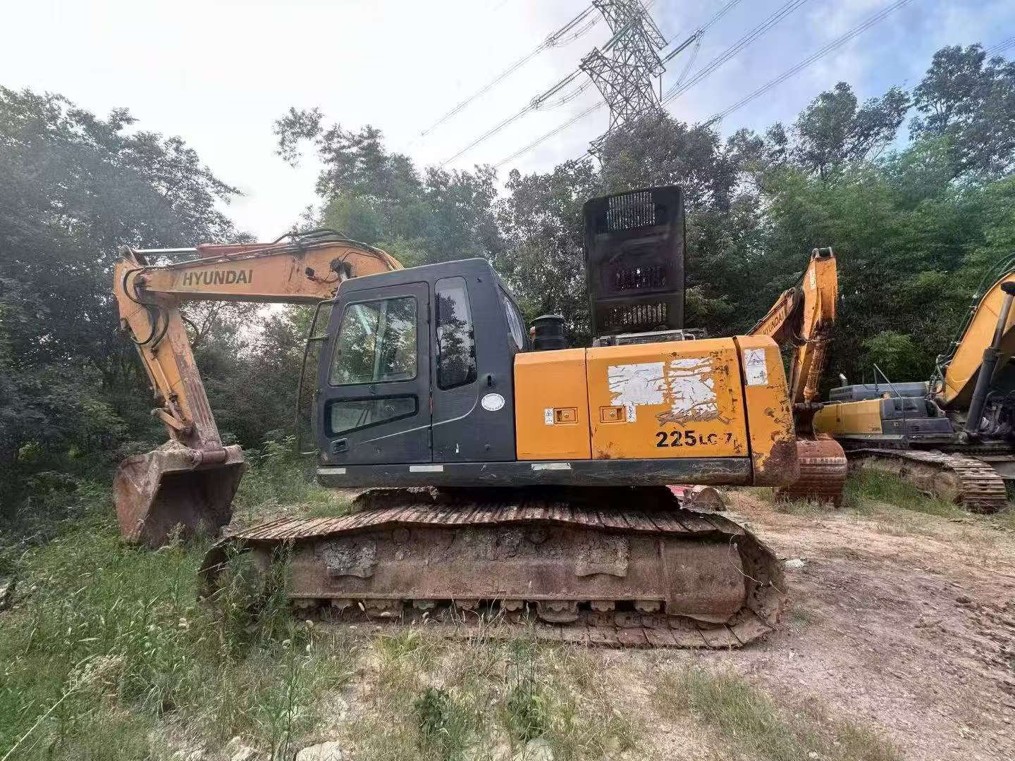 شراء حفارة Hyundai R225-7 مستعملة / 2