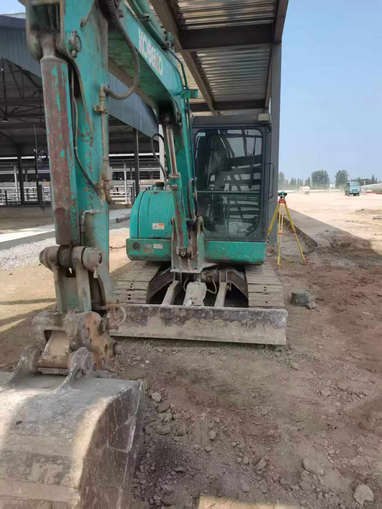 Compre Escavadeira Kobelco SK60 Usada / 4