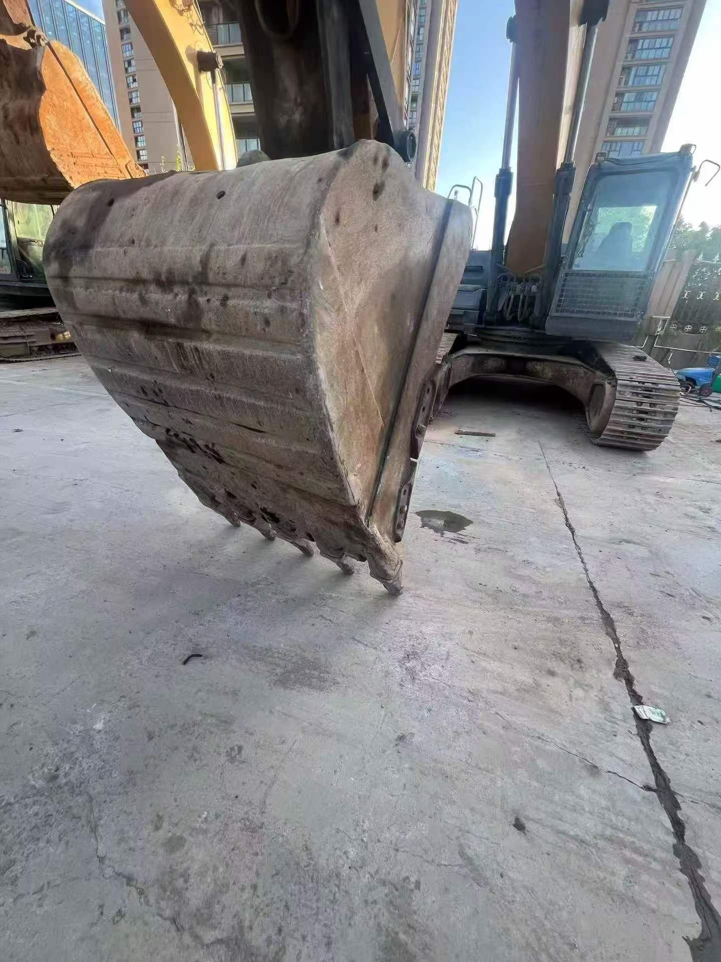 Compre Excavadora XCMG XE305D Usada / 5