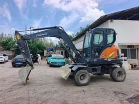 Buy Doosan DH60 Used Excavator / 4 Buy Doosan DH60 Used Excavator / 4