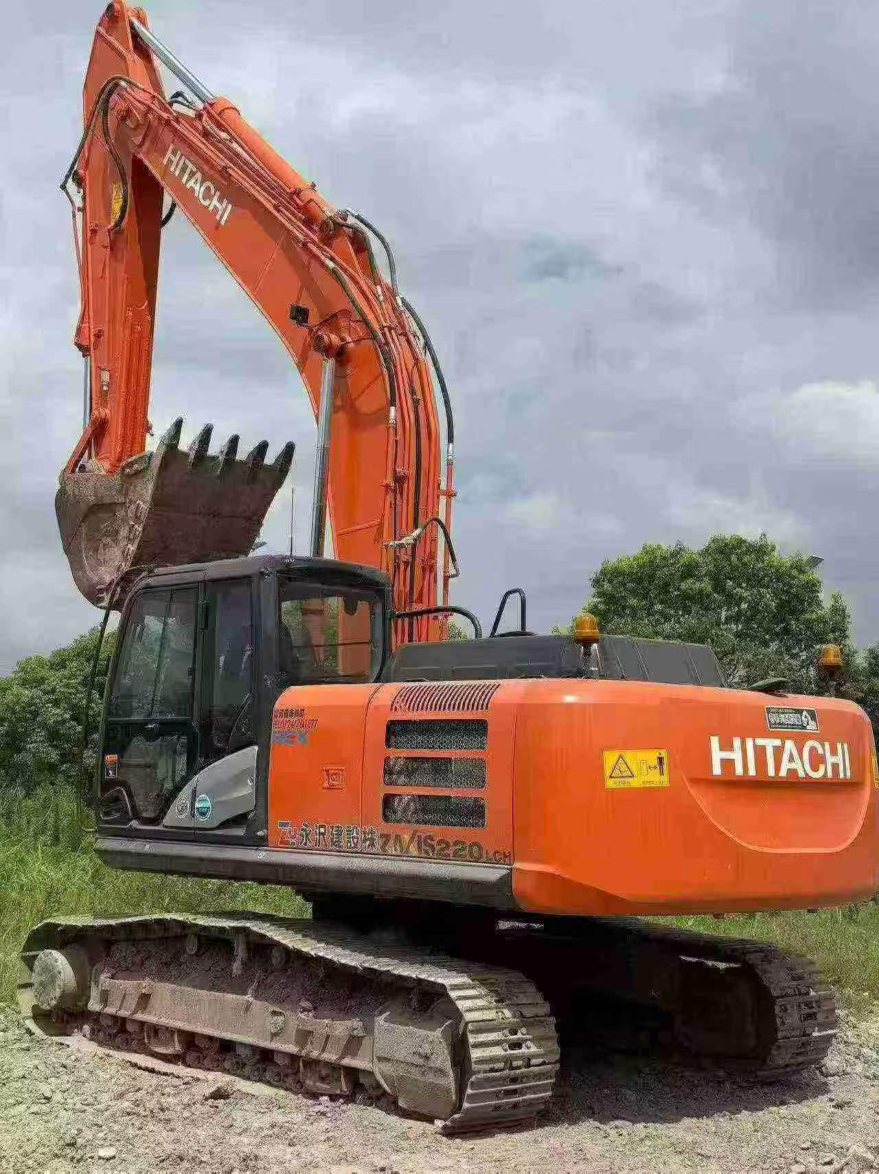 Compre Escavadeira Hitachi EX220LC Usada / 4