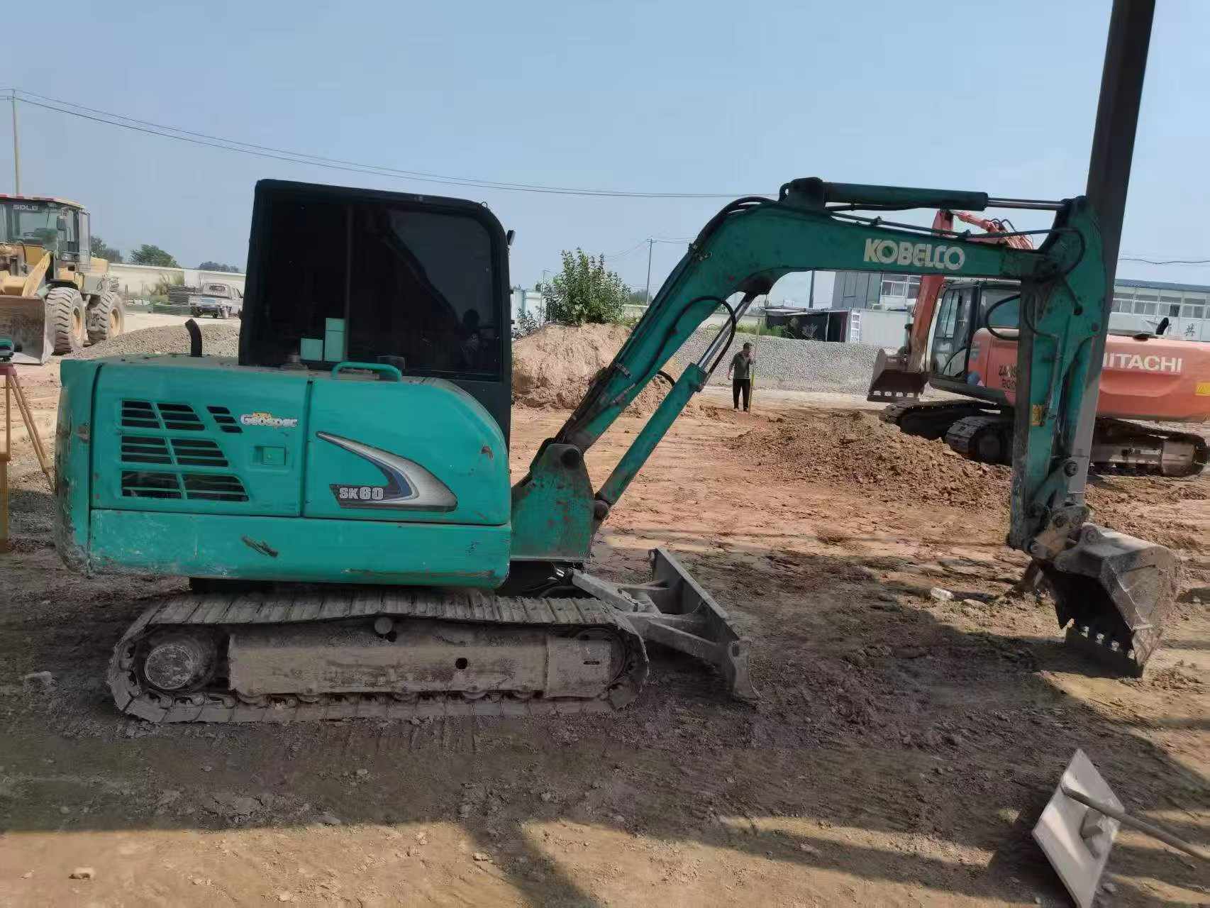 Compre Escavadeira Kobelco SK60 Usada / 3