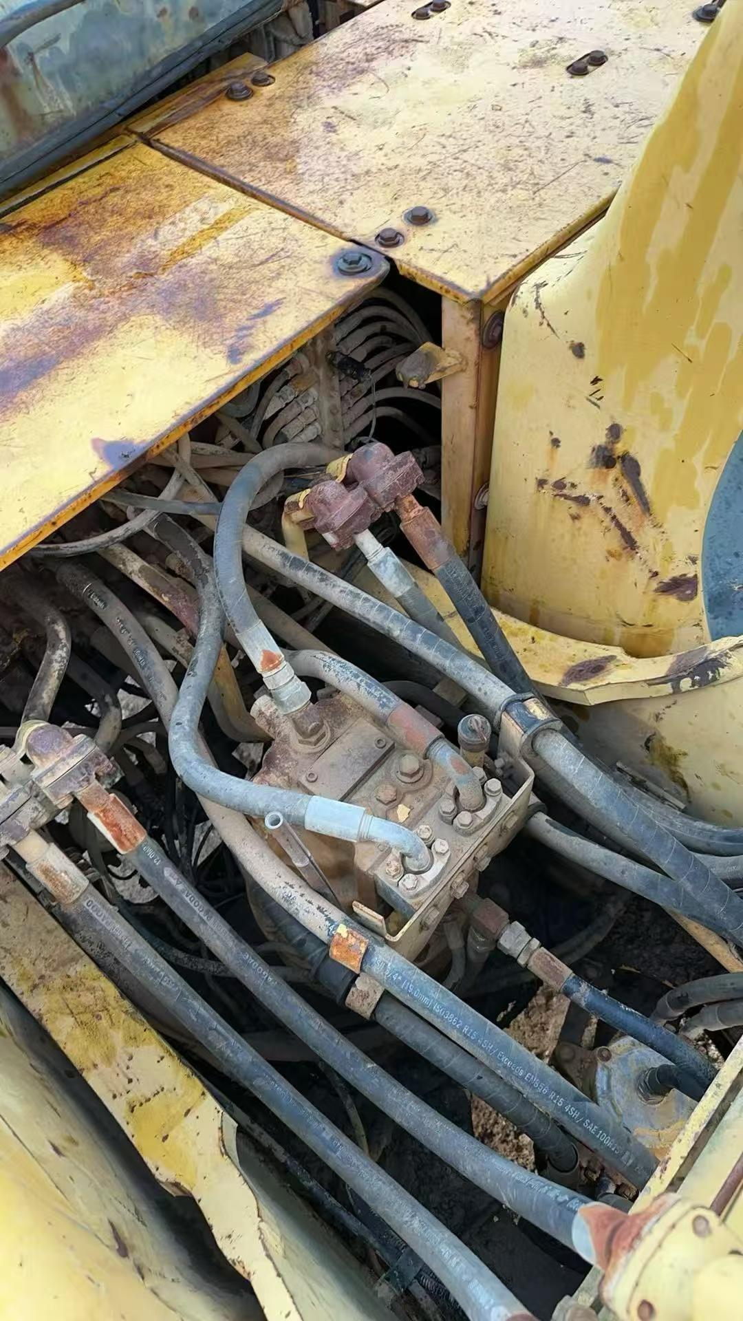 Compre Excavadora Komatsu PC200-6E Usada / 2 Compre Excavadora Komatsu PC200-6E Usada / 2