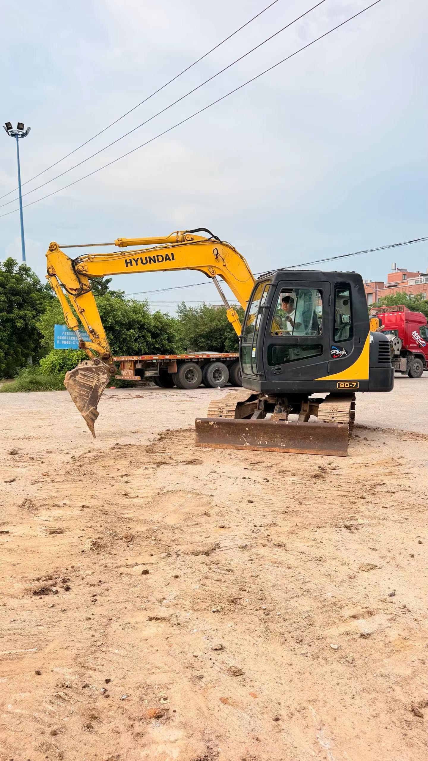 Comprar Hyundai R80-7 Usado Excavadora