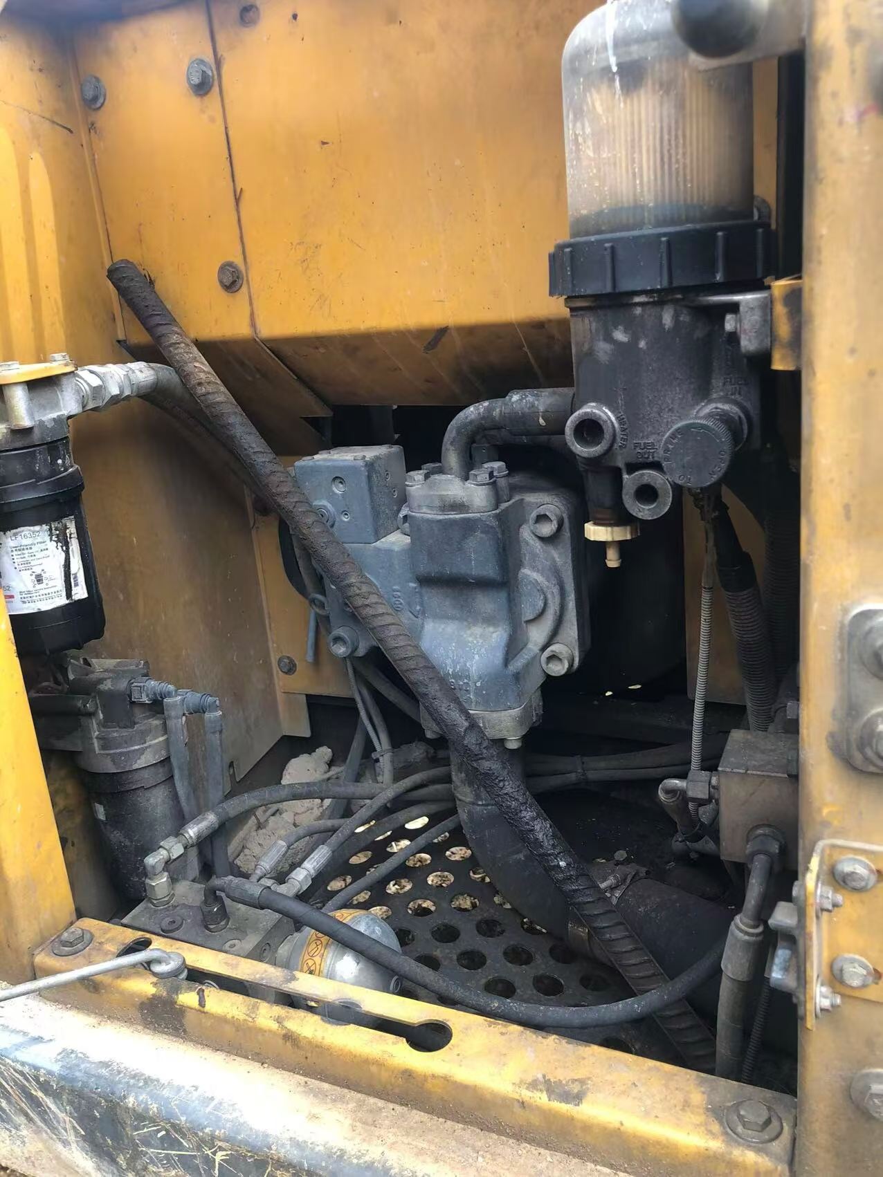 Compre Excavadora XCMG XE150 Usada / 4
