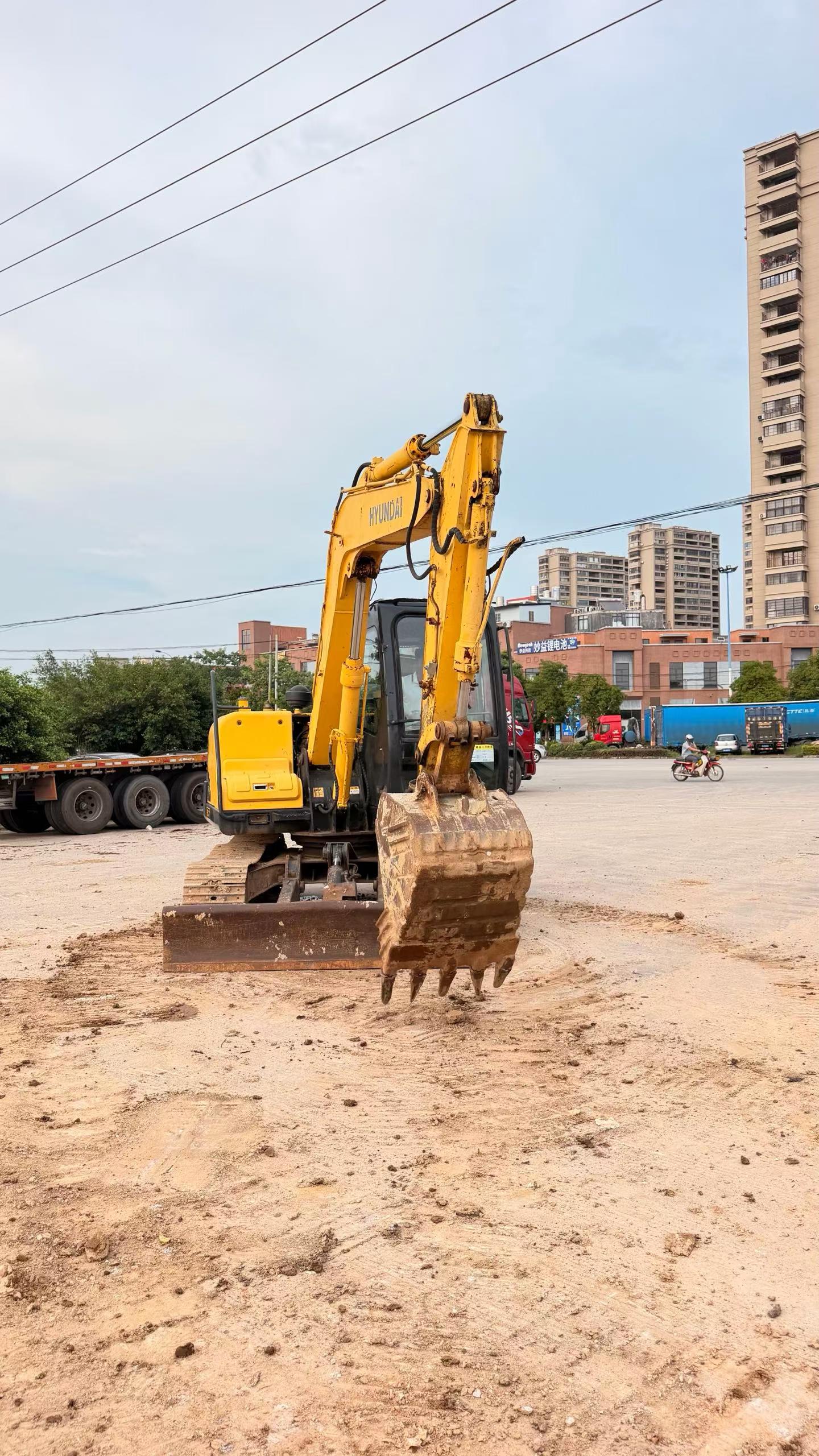 Compre Excavadora Hyundai R80-7 Usada / 3