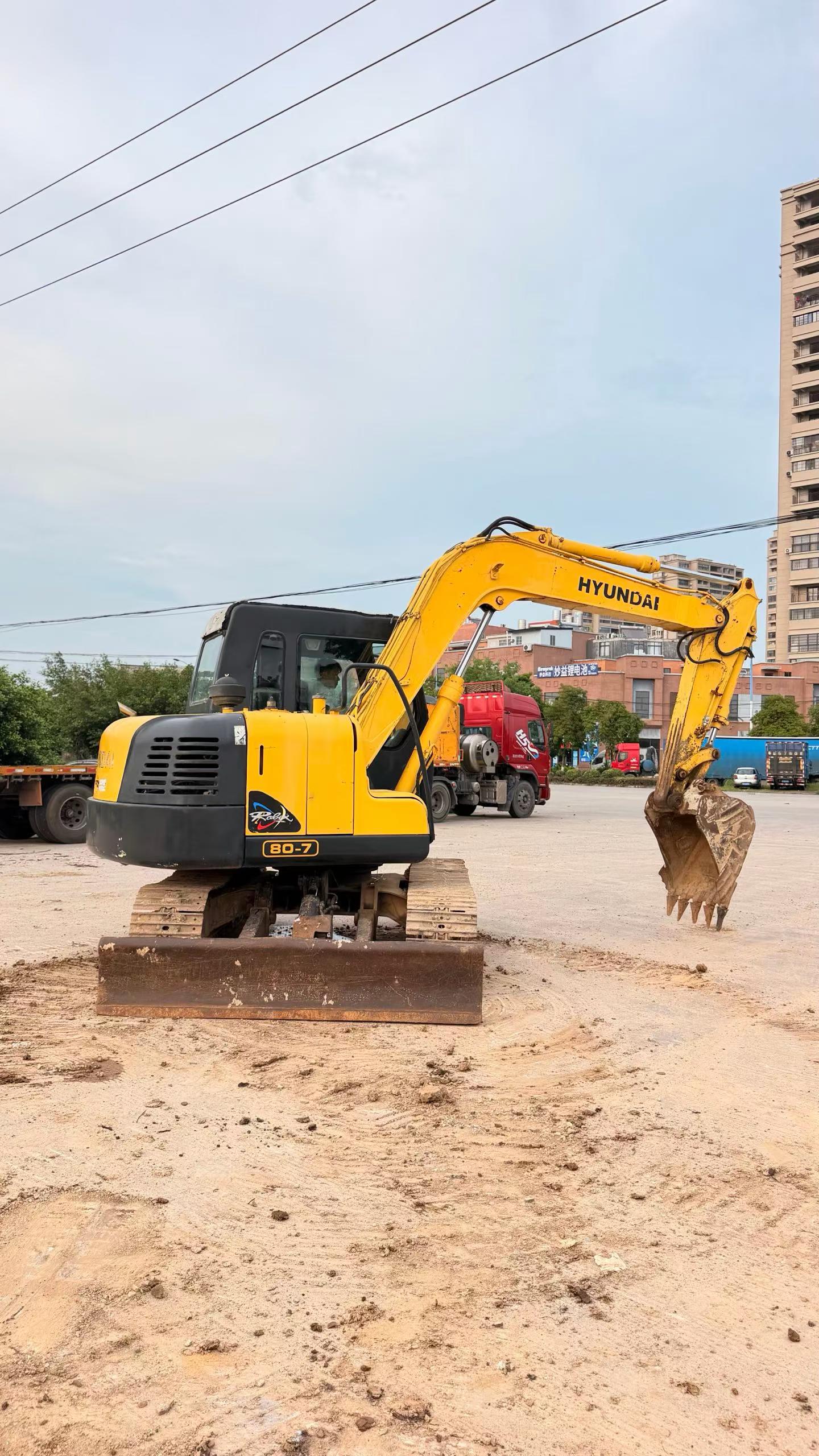 Compre Excavadora Hyundai R80-7 Usada / 9