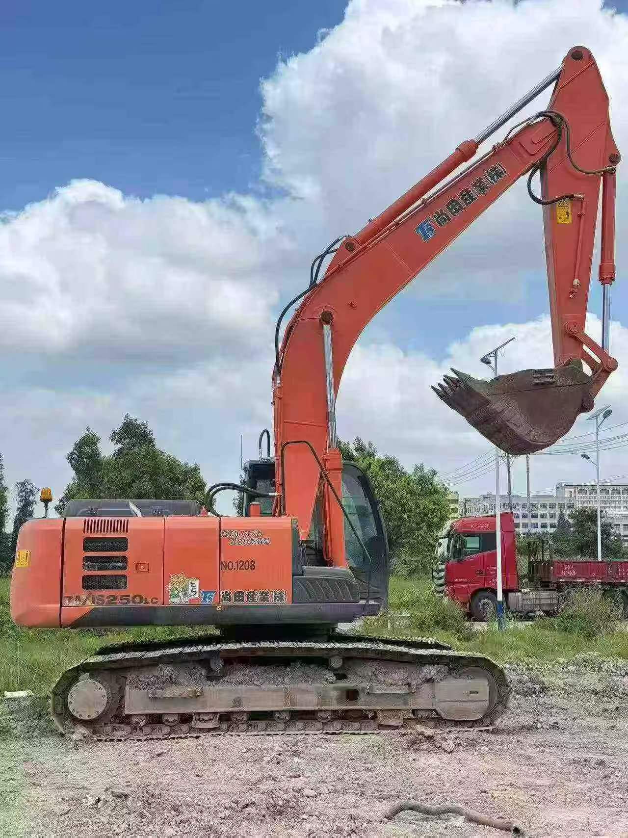 Buy Hitachi EX250-5 Used Excavator / 2