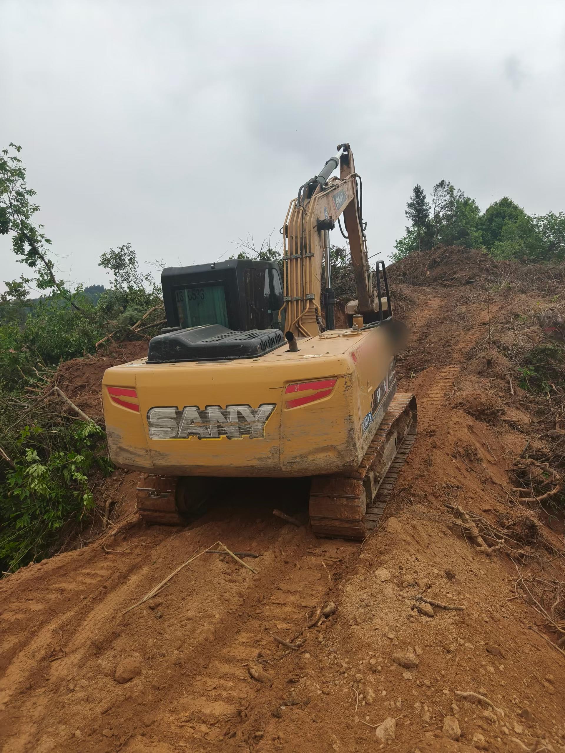 Buy Sany SY135 Used Excavator / 3 Buy Sany SY135 Used Excavator / 3