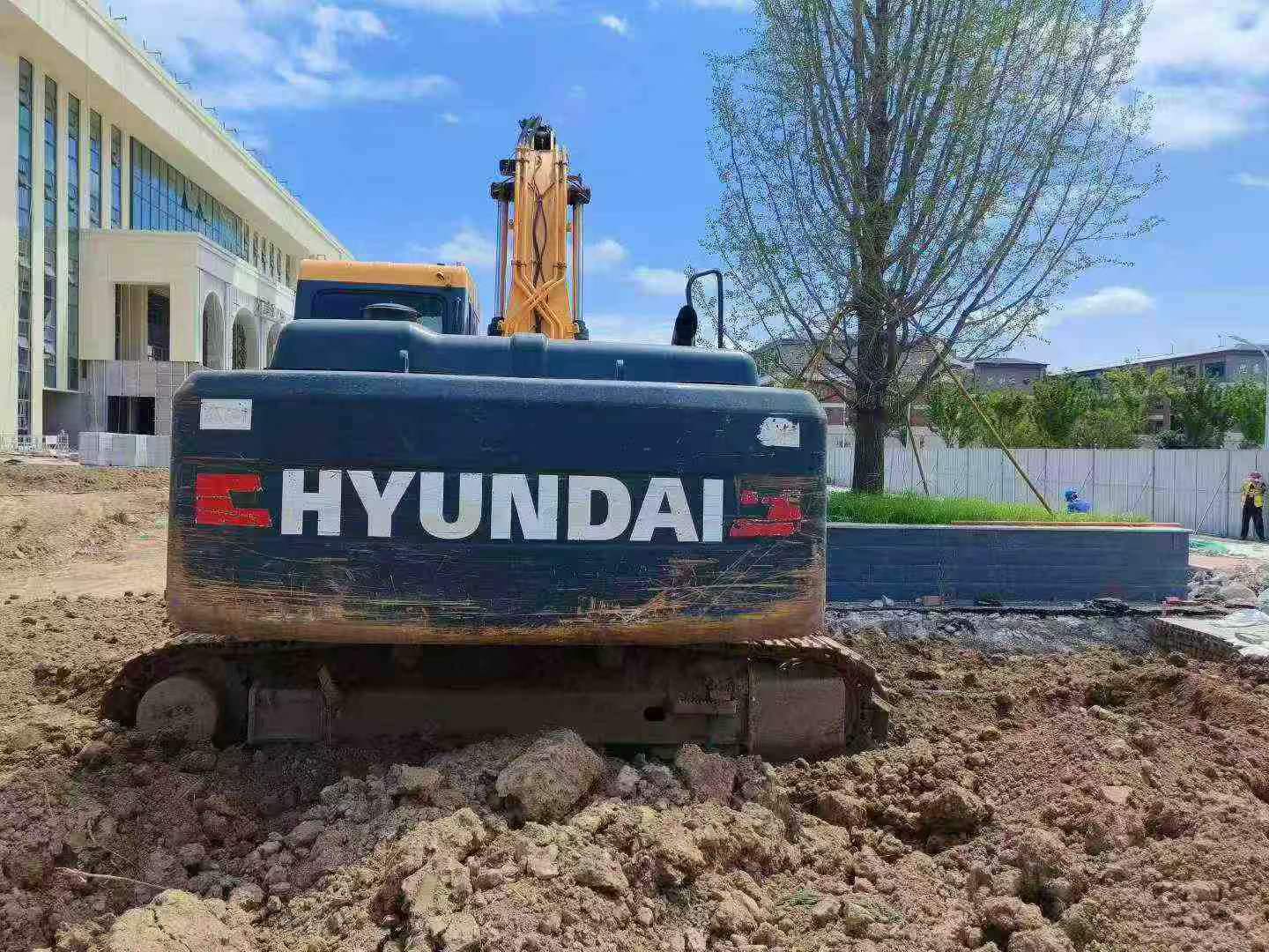 Buy Hyundai R215VS Used Excavator / 3 Buy Hyundai R215VS Used Excavator / 3