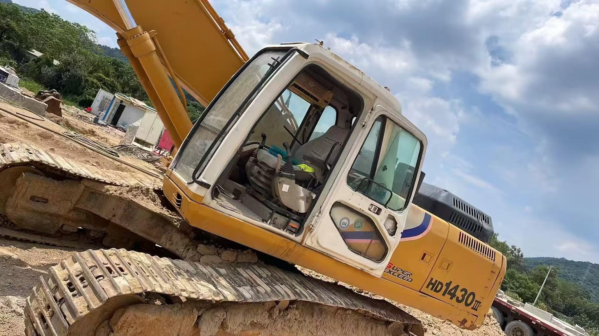 Buy Doosan DH300-7 Used Excavator / 4 Buy Doosan DH300-7 Used Excavator / 4