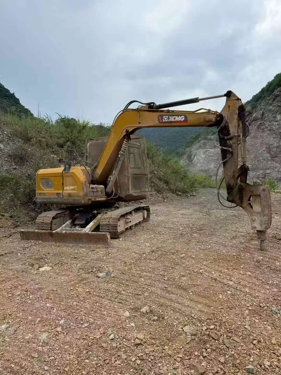Buy XCMG XE75C Used Excavator / 1