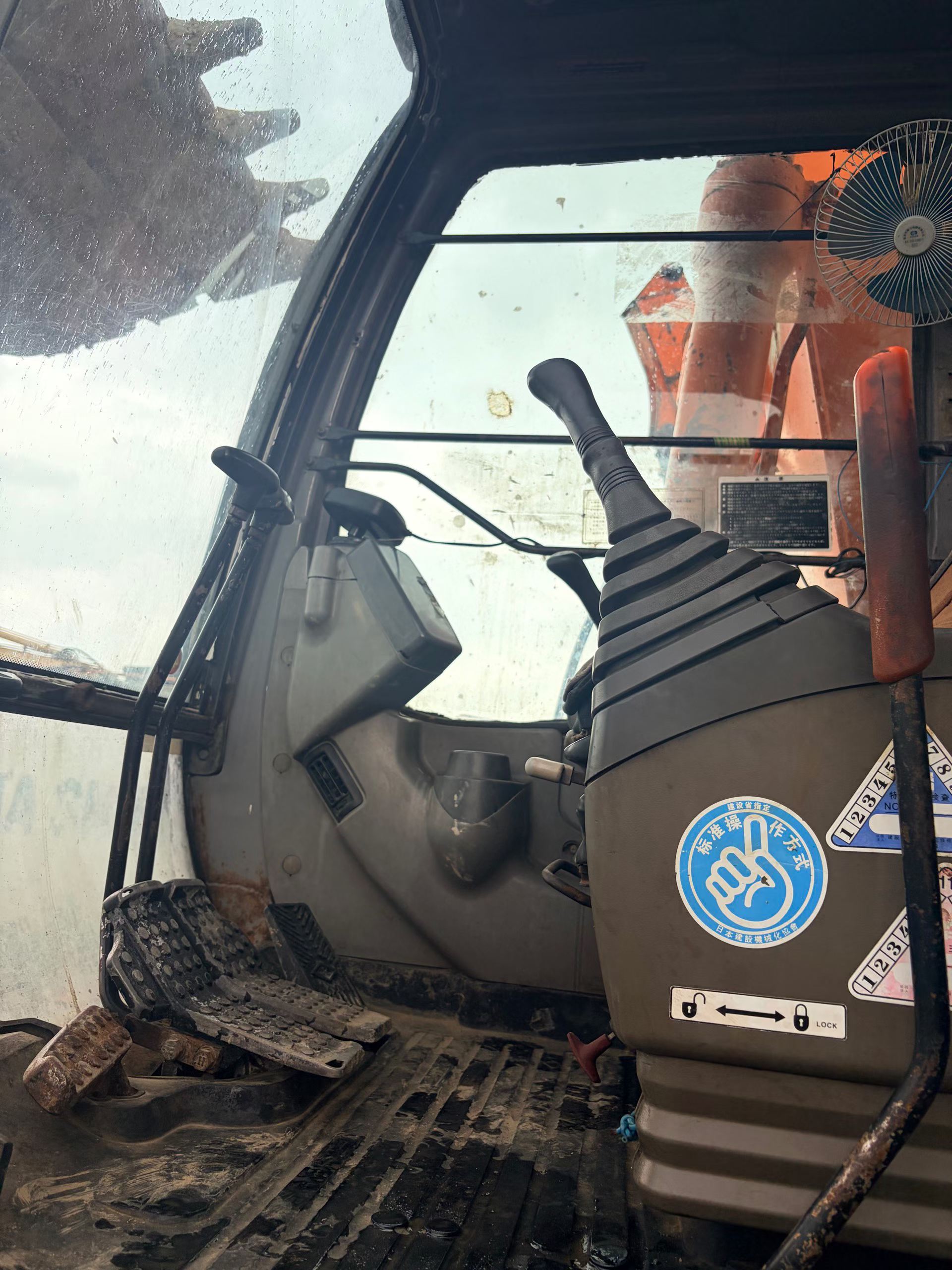 Buy Hitachi ZX200-6 Used Excavator / 3 Buy Hitachi ZX200-6 Used Excavator / 3