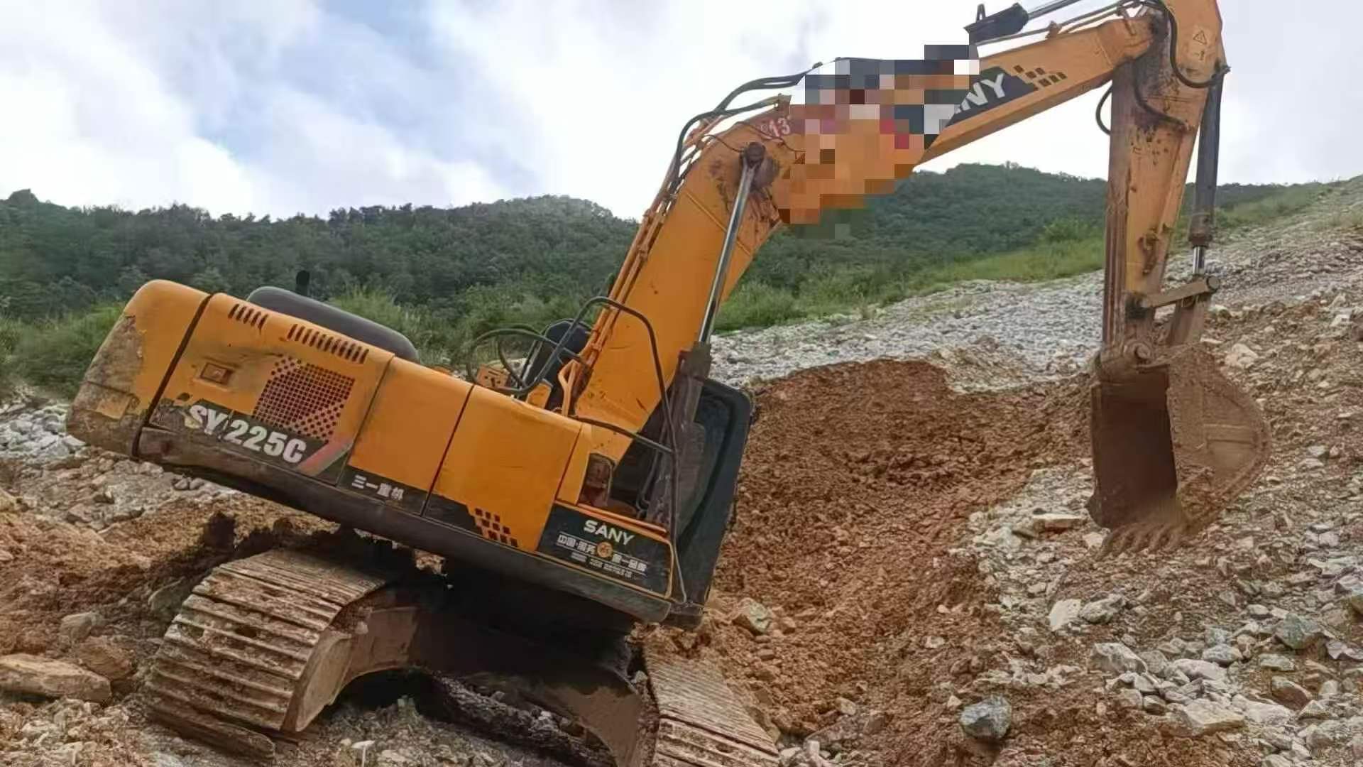 Buy Sany SY200C Used Excavator / 3 Buy Sany SY200C Used Excavator / 3