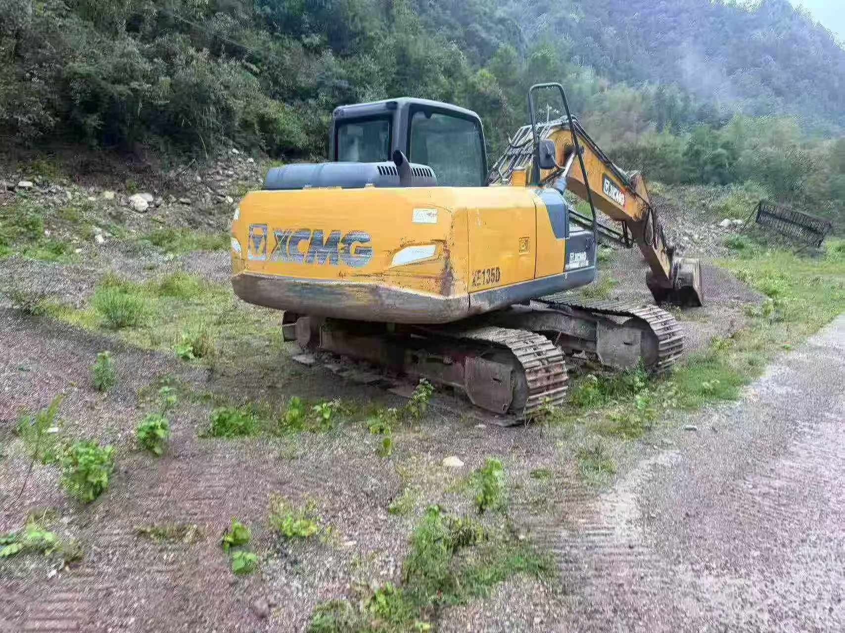 Buy XCMG XE135B Used Excavator / 1