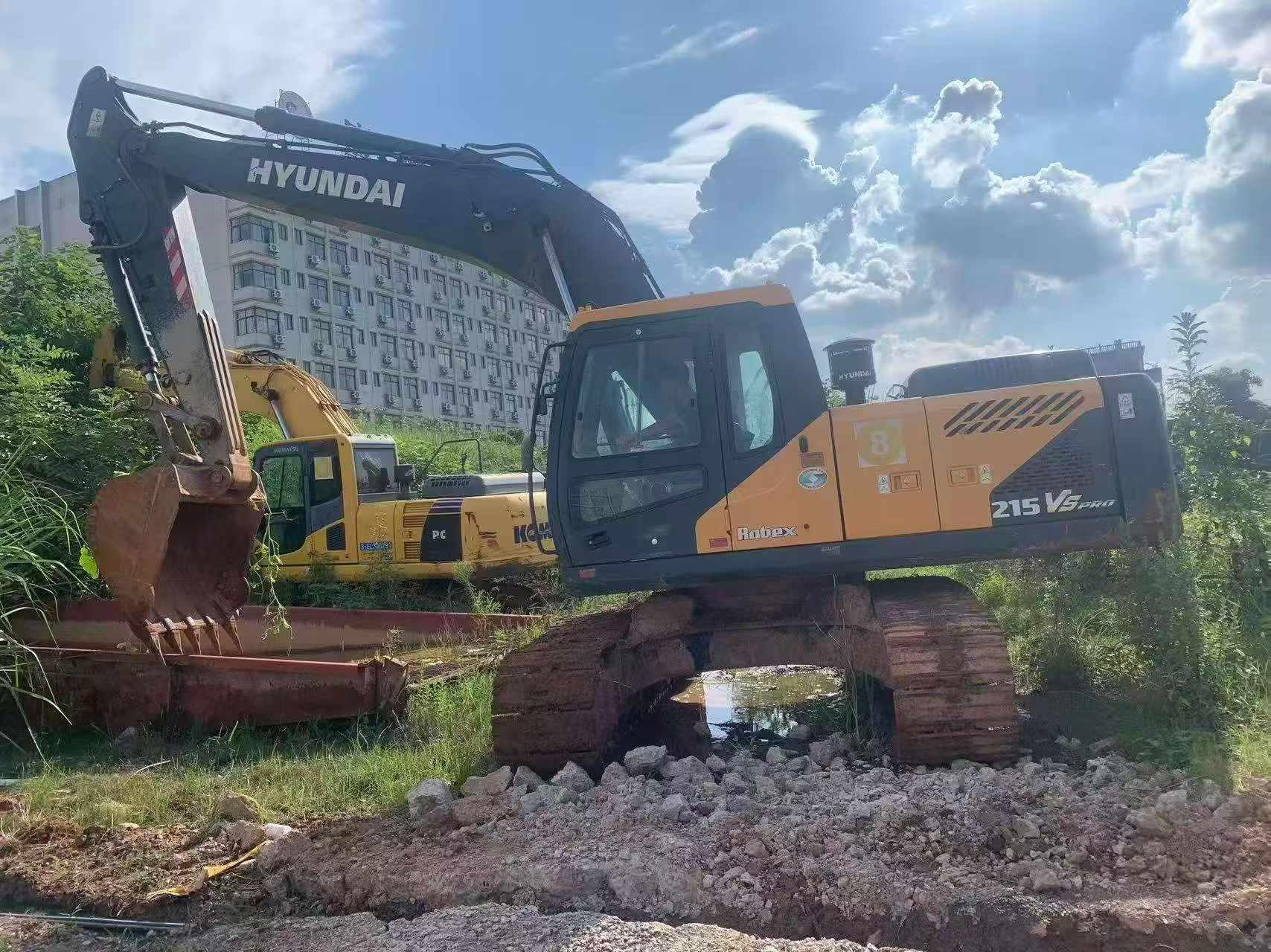 Buy Hyundai R215VS Used Excavator / 1