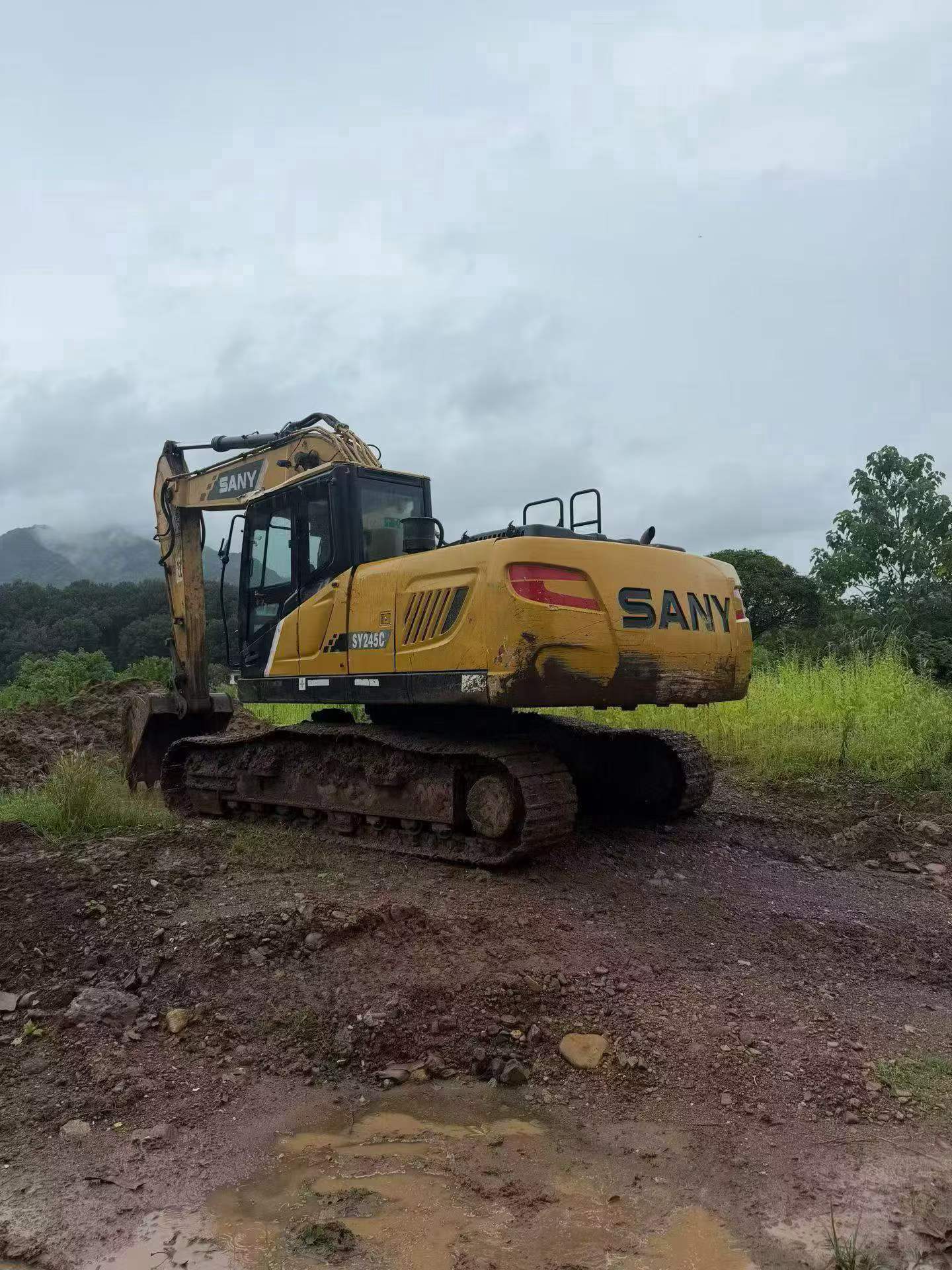 Buy Sany SY215C Used Excavator / 2 Buy Sany SY215C Used Excavator / 2