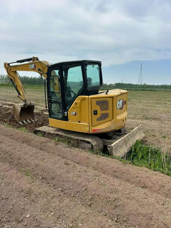 Buy Caterpillar Used Excavator / 1
