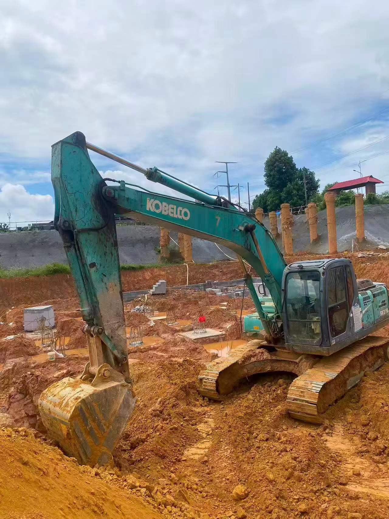 Buy Kobelco SK210 Used Excavator / 2 Buy Kobelco SK210 Used Excavator / 2