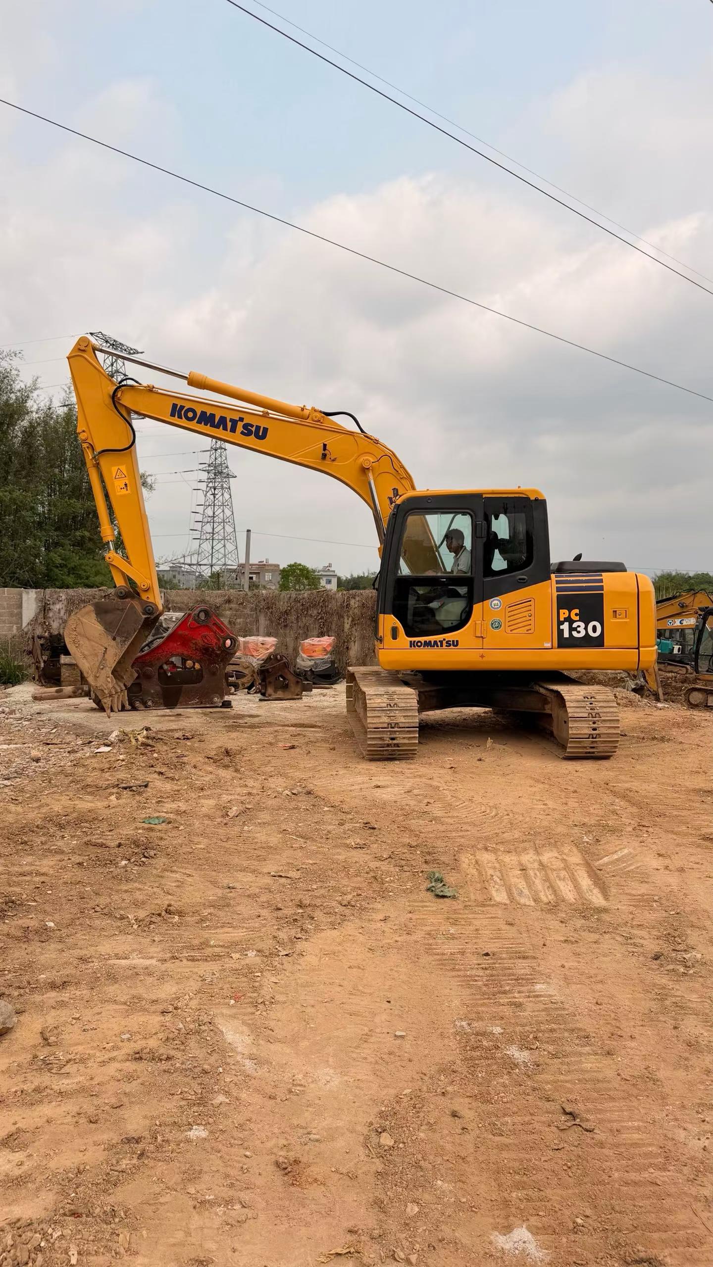 Buy Komatsu PC130 Used Excavator / 1