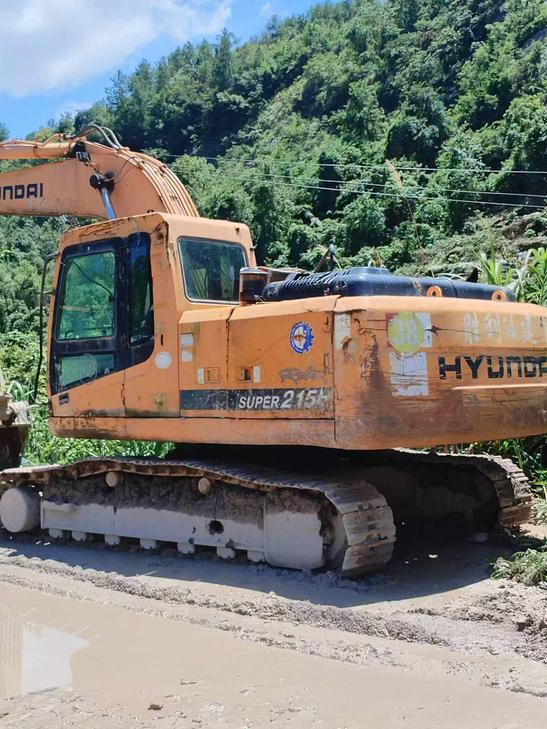 Buy Hyundai R215-7 Used Excavator / 1