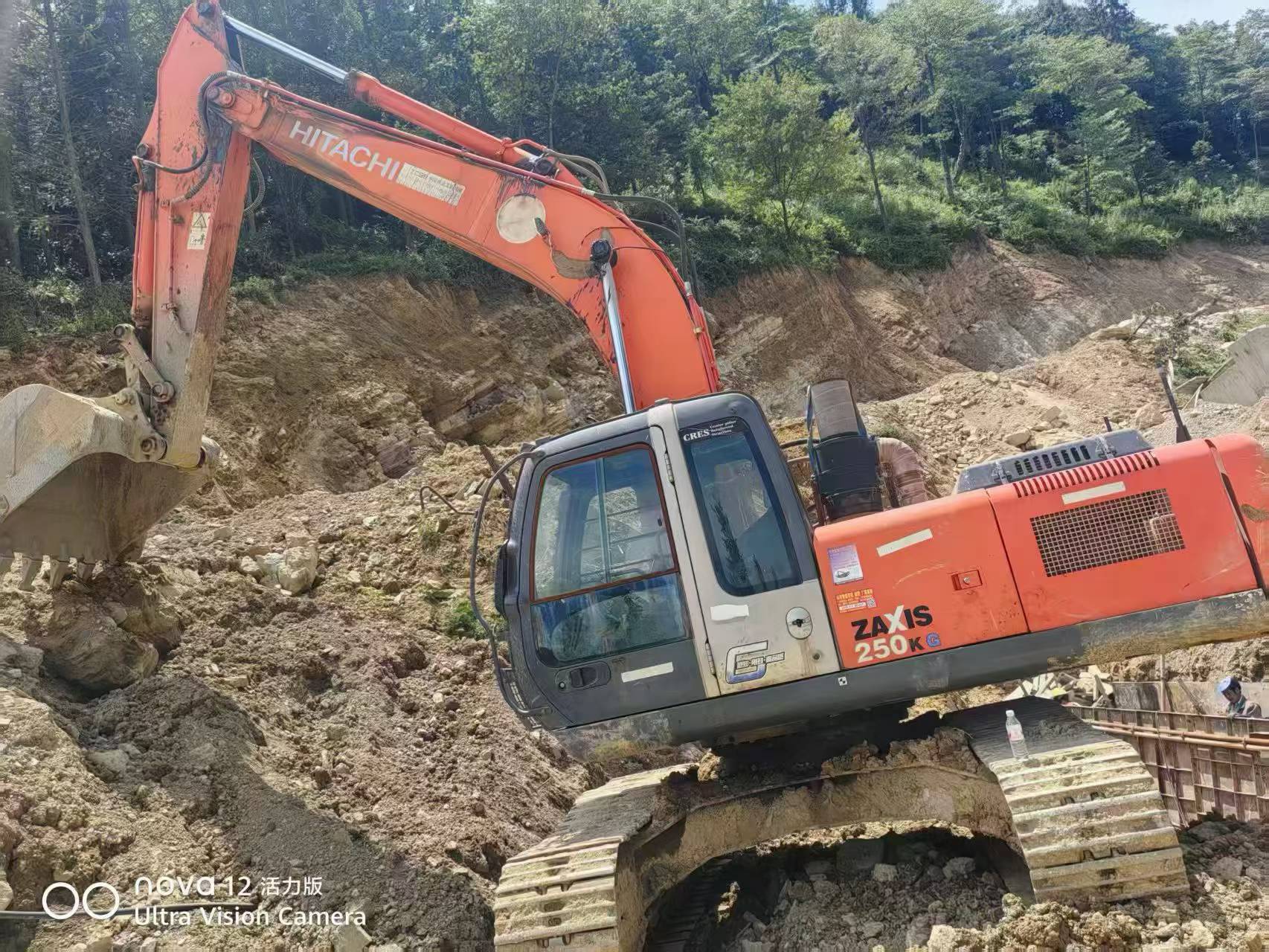 Buy Hitachi EX250-5 Used Excavator / 1