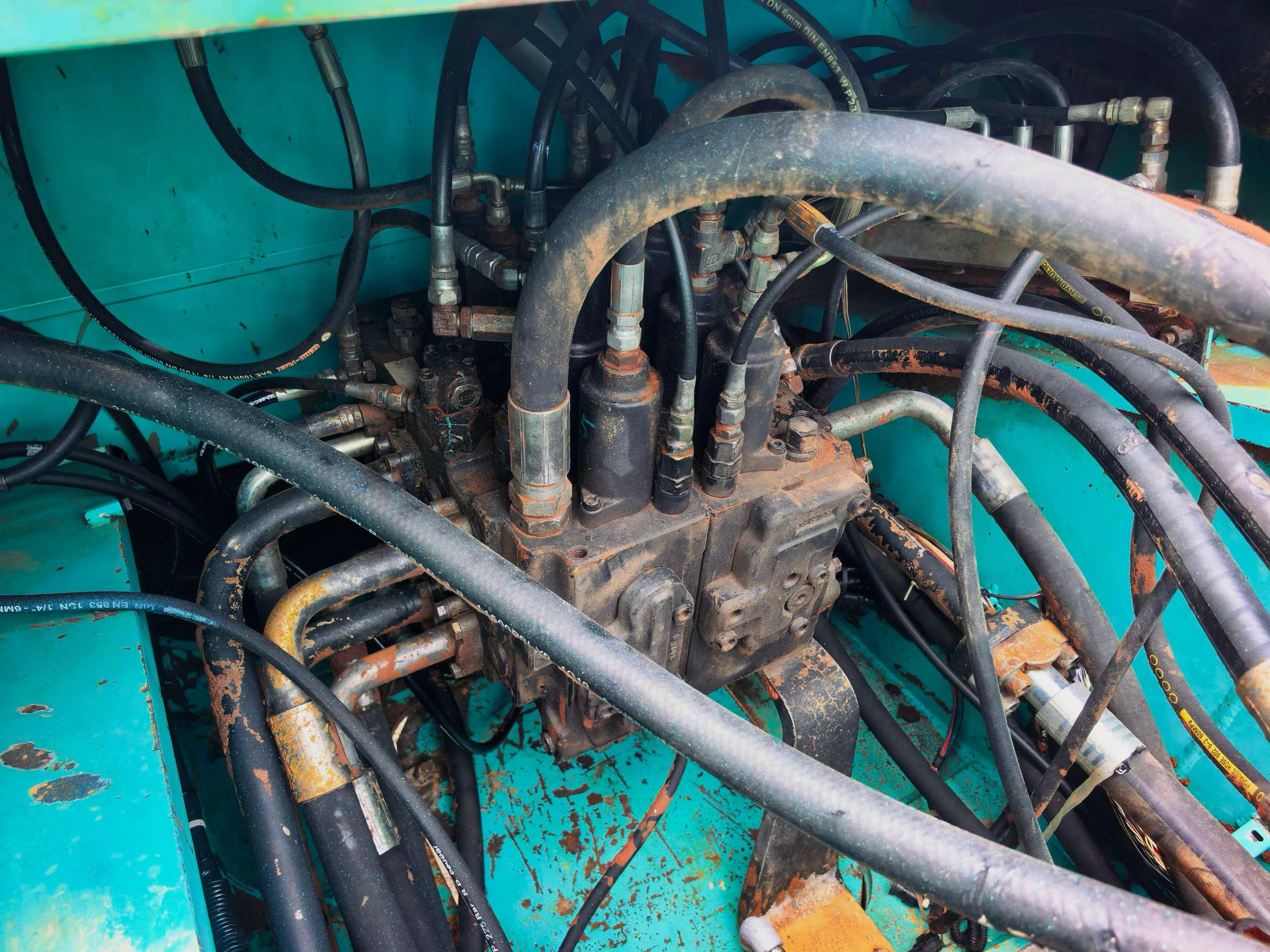 Buy Kobelco SK330 Used Excavator / 6