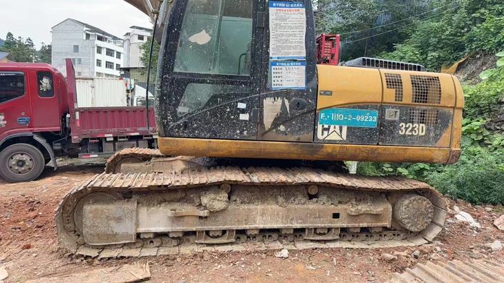 Buy Caterpillar 323 Used Excavator / 1