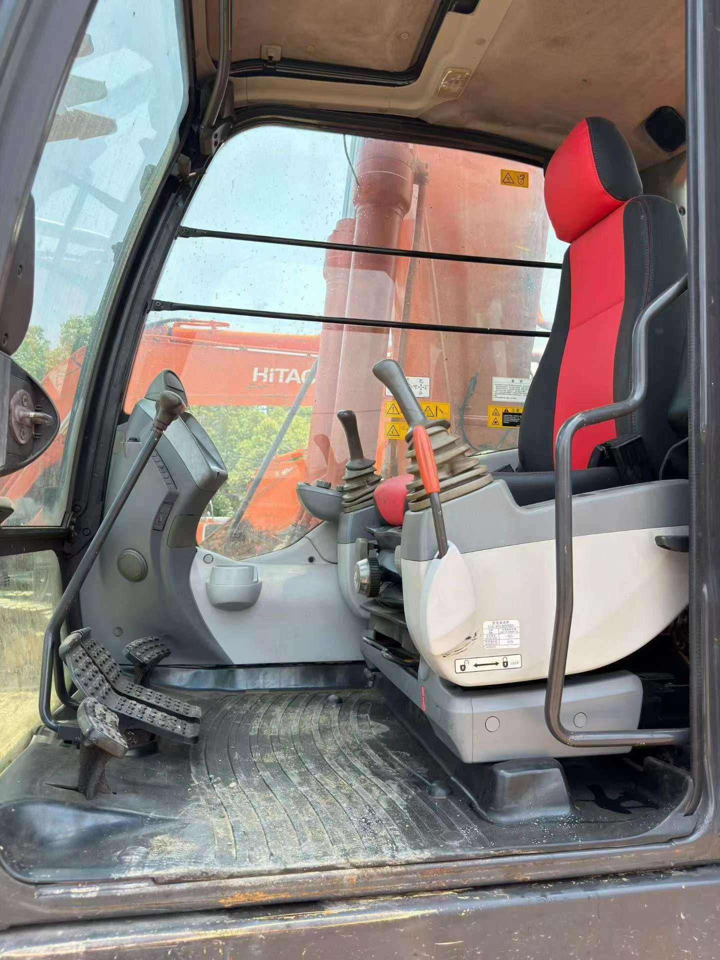 Buy Hitachi ZH200-5A Used Excavator / 3