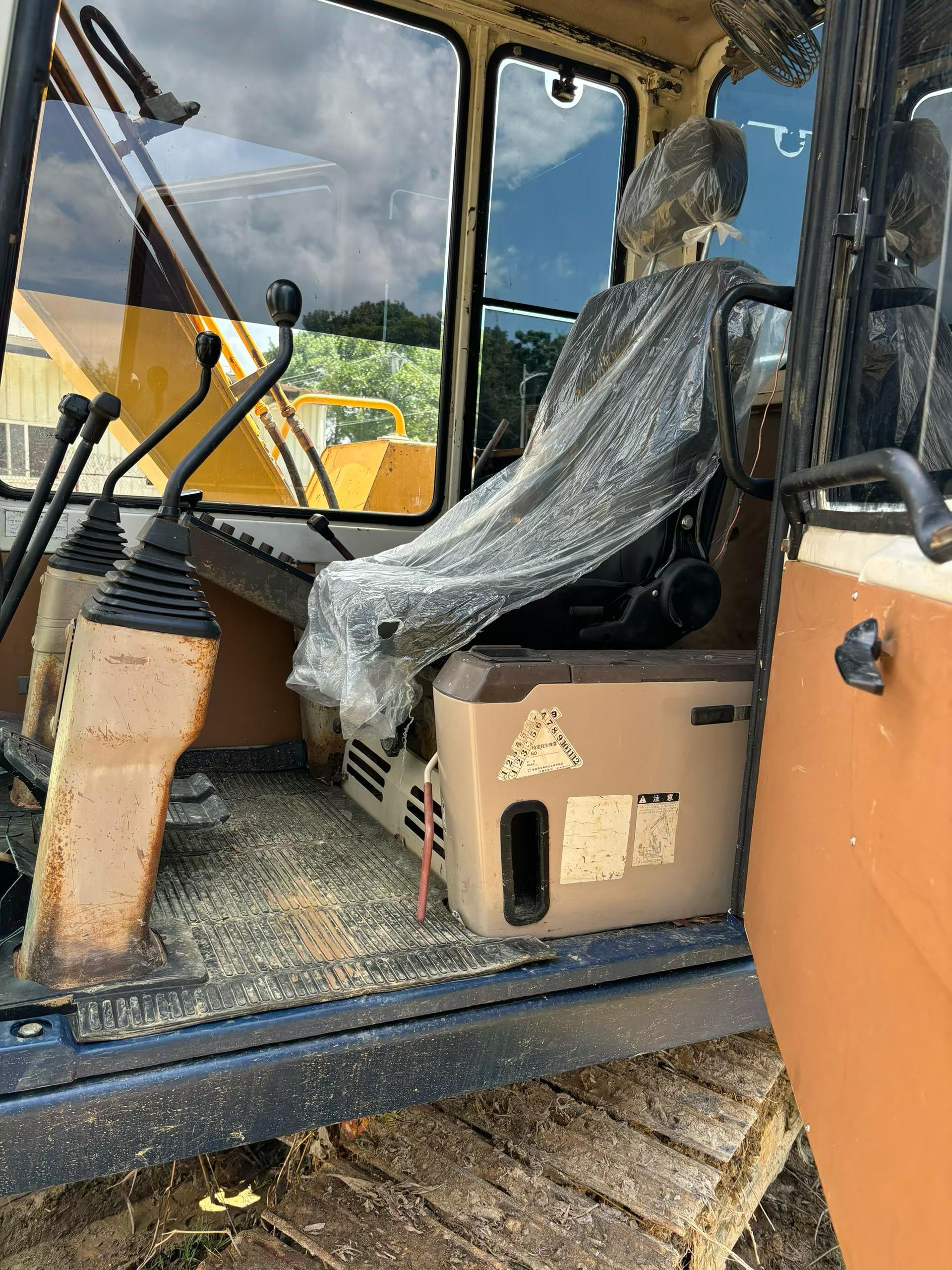 Buy Komatsu PC60-6 Used Excavator / 7 Buy Komatsu PC60-6 Used Excavator / 7