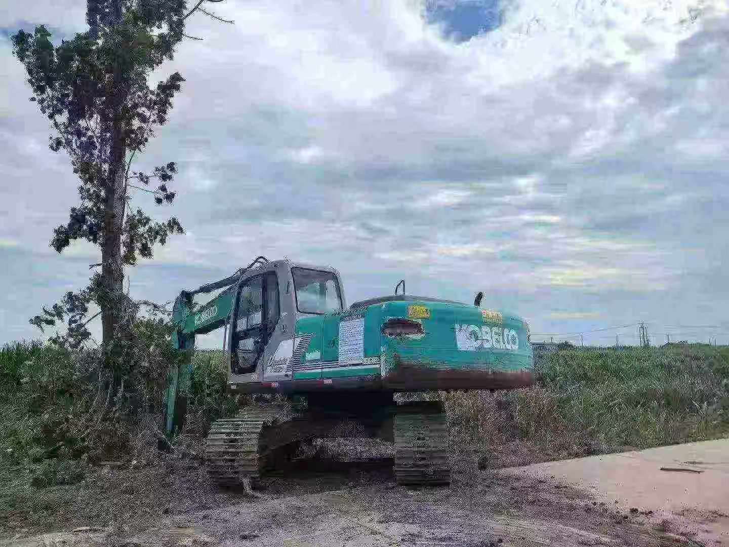 Buy Kobelco SK200-6E Used Excavator / 1