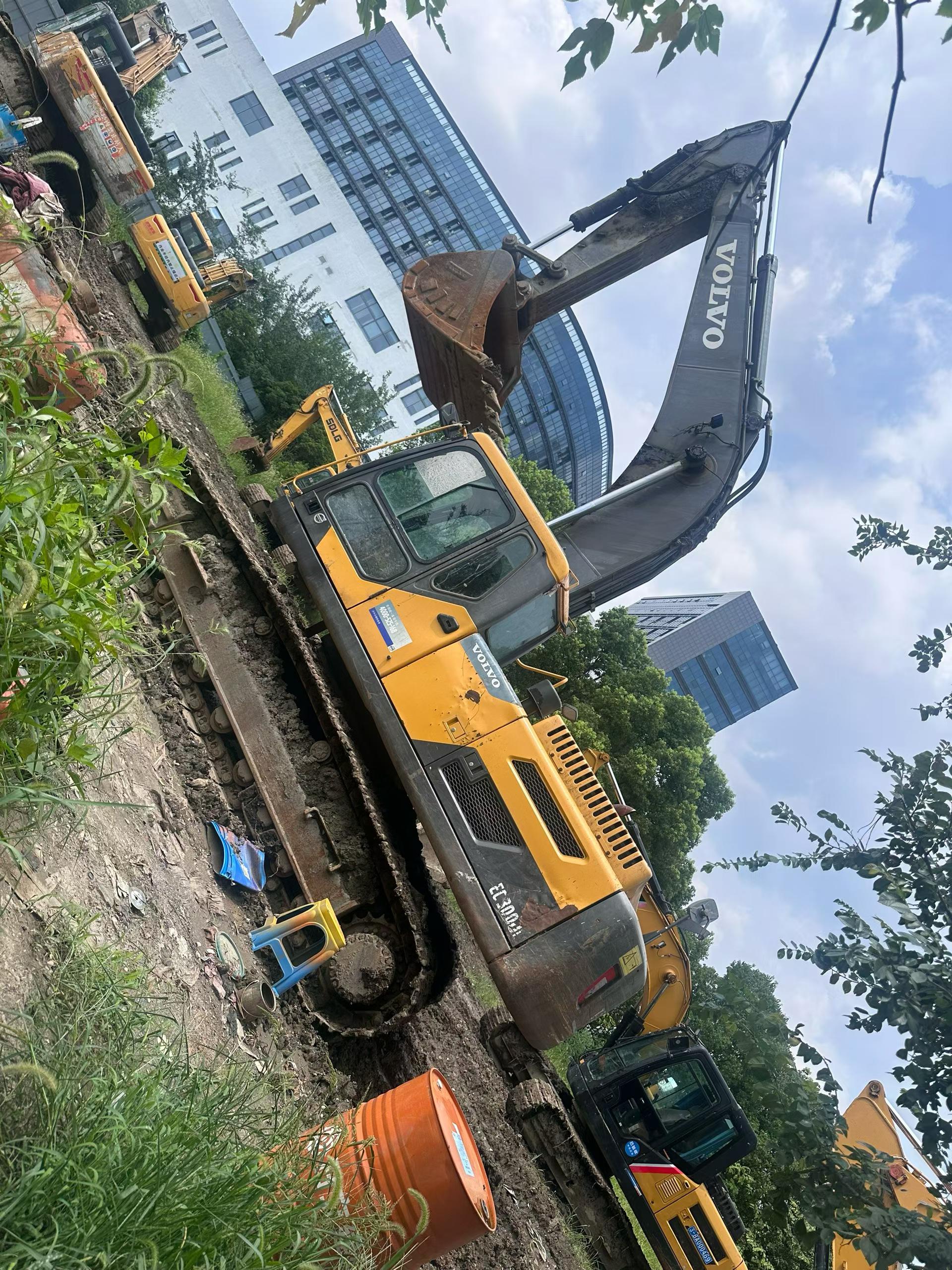 Buy Volvo EC300D Used Excavator / 2 Buy Volvo EC300D Used Excavator / 2