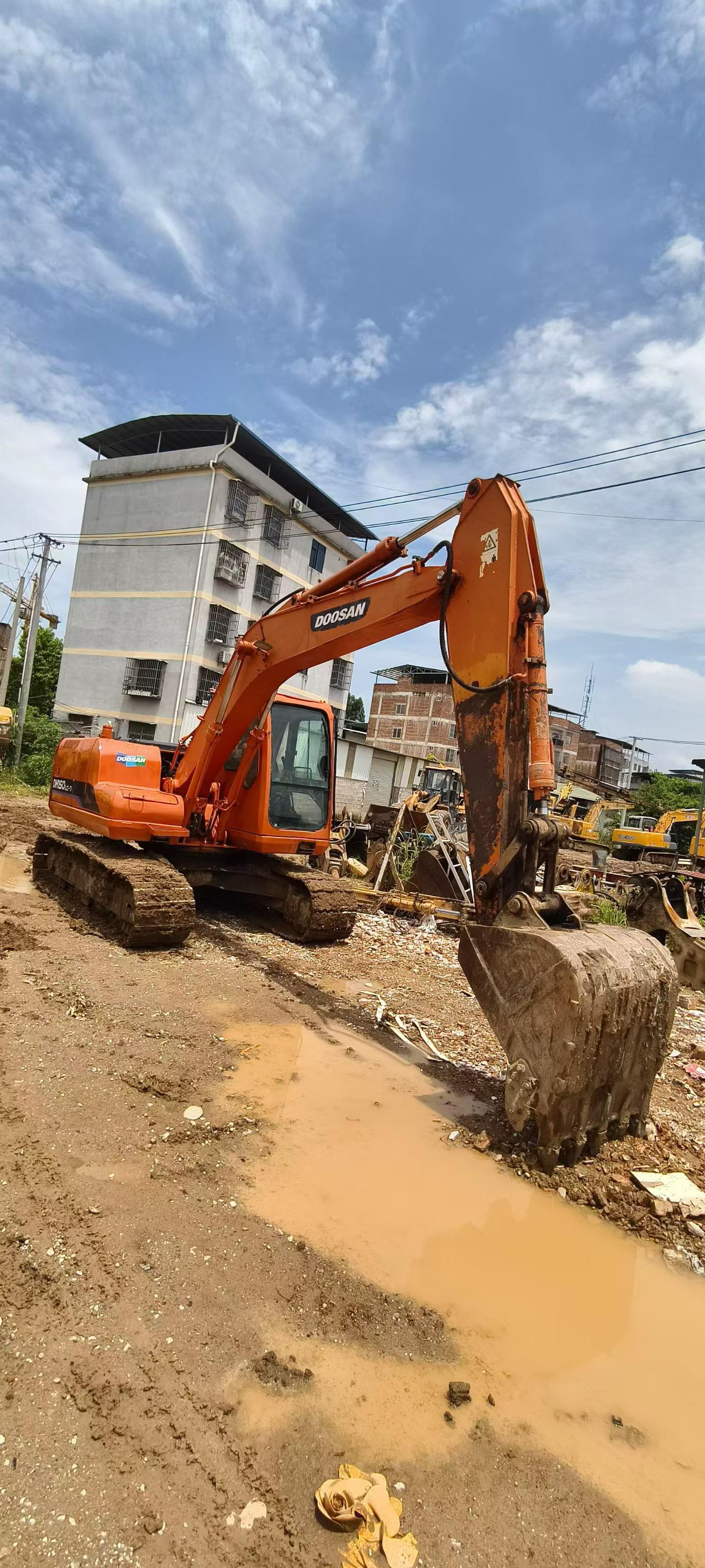 Buy Doosan DH150 Used Excavator / 1