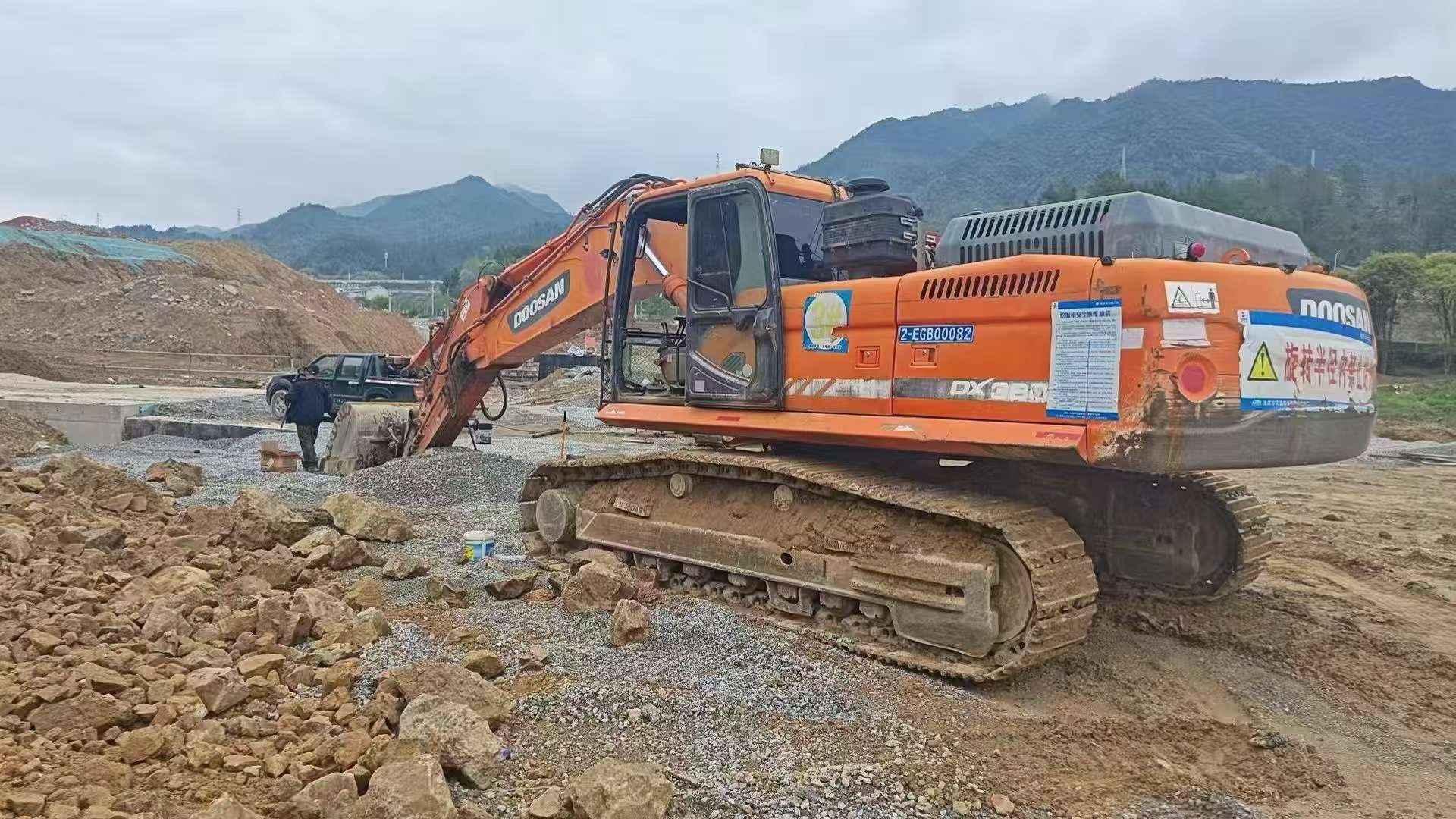 Buy Doosan DX380 Used Excavator / 2 Buy Doosan DX380 Used Excavator / 2