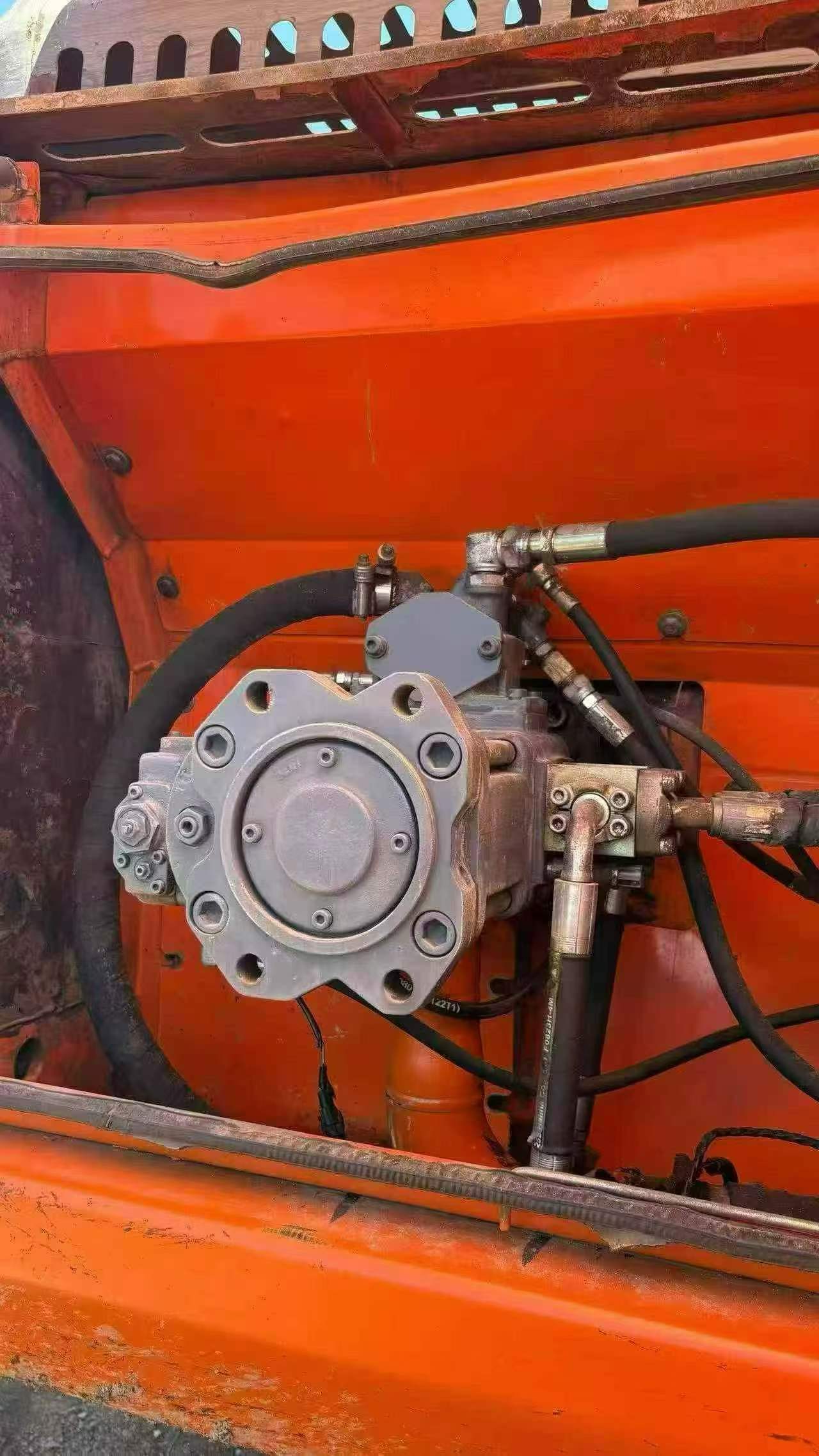Buy Doosan DH215-9 Used Excavator / 4 Buy Doosan DH215-9 Used Excavator / 4
