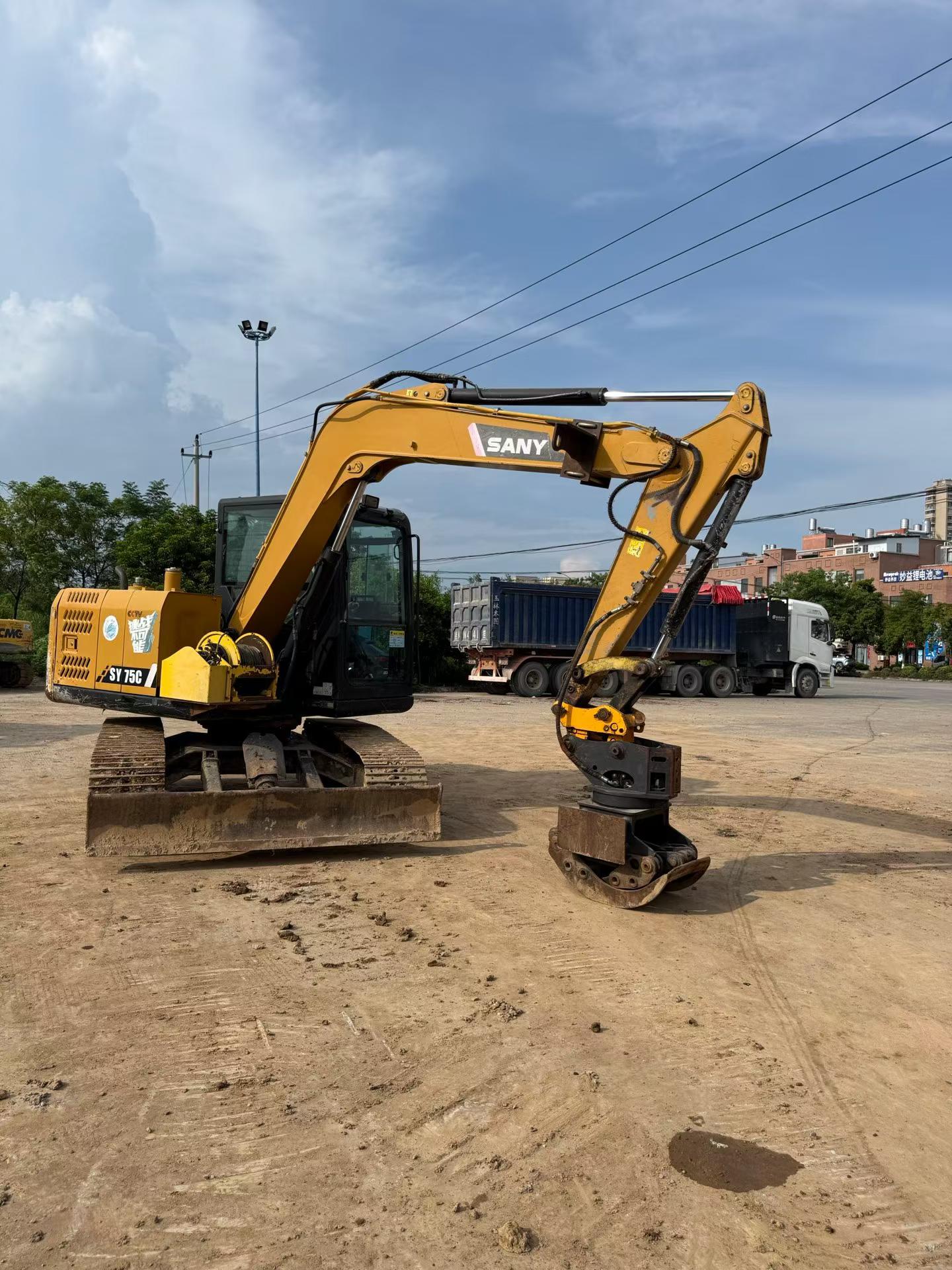 Buy Sany SY75 Used Excavator / 3 Buy Sany SY75 Used Excavator / 3