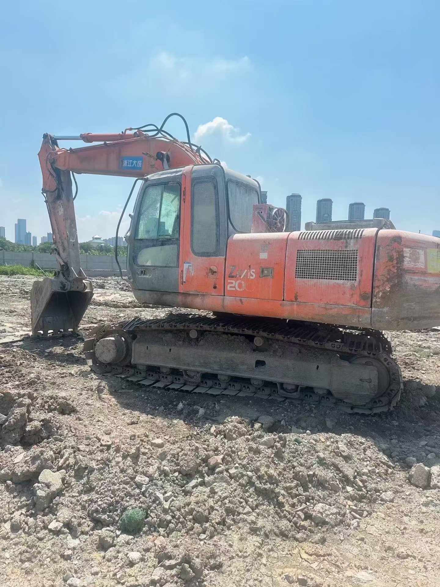 Buy Hitachi ZX200-6 Used Excavator / 1