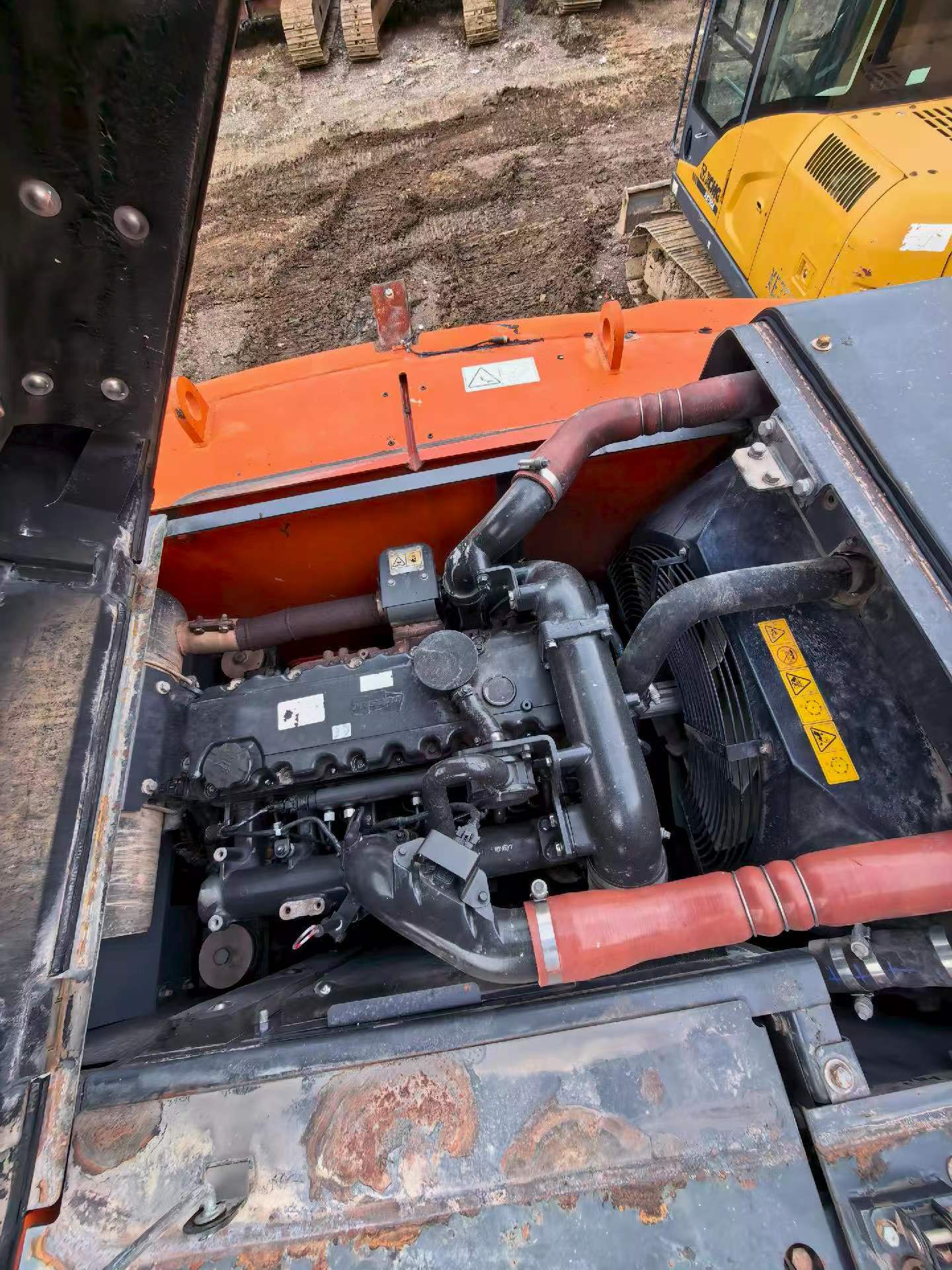 Compre Escavadeira Doosan DH215-9 Usada / 2 Compre Escavadeira Doosan DH215-9 Usada / 2