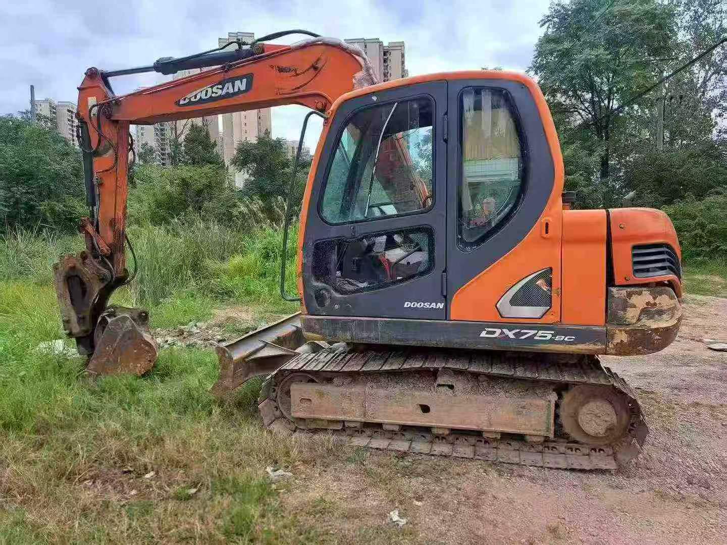 Buy Doosan DX75 Used Excavator / 1