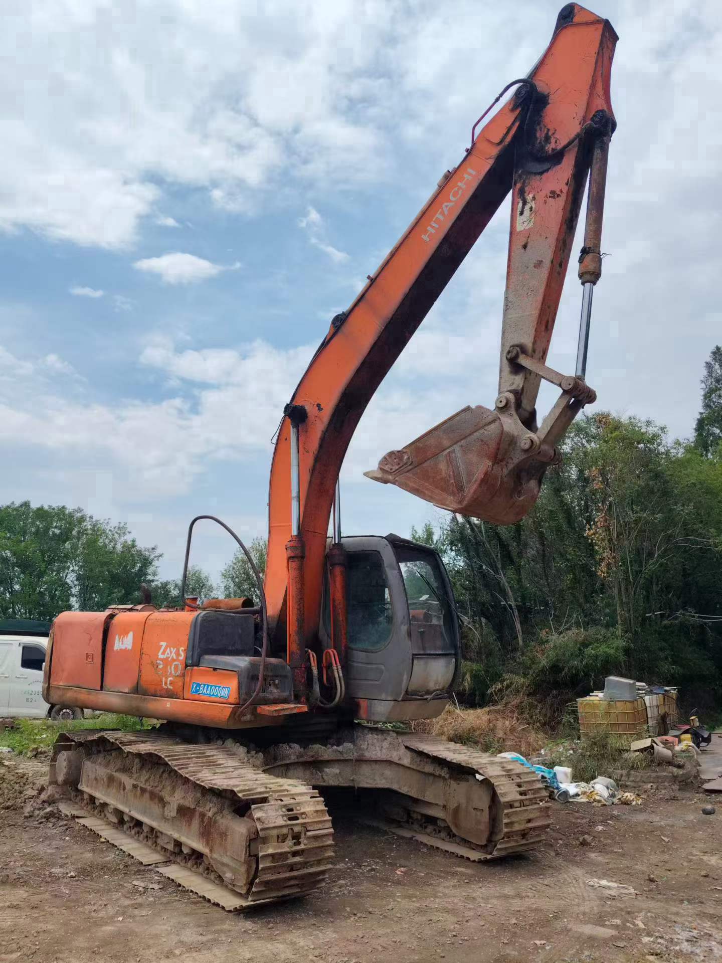 Buy Hitachi EX210 Used Excavator / 1