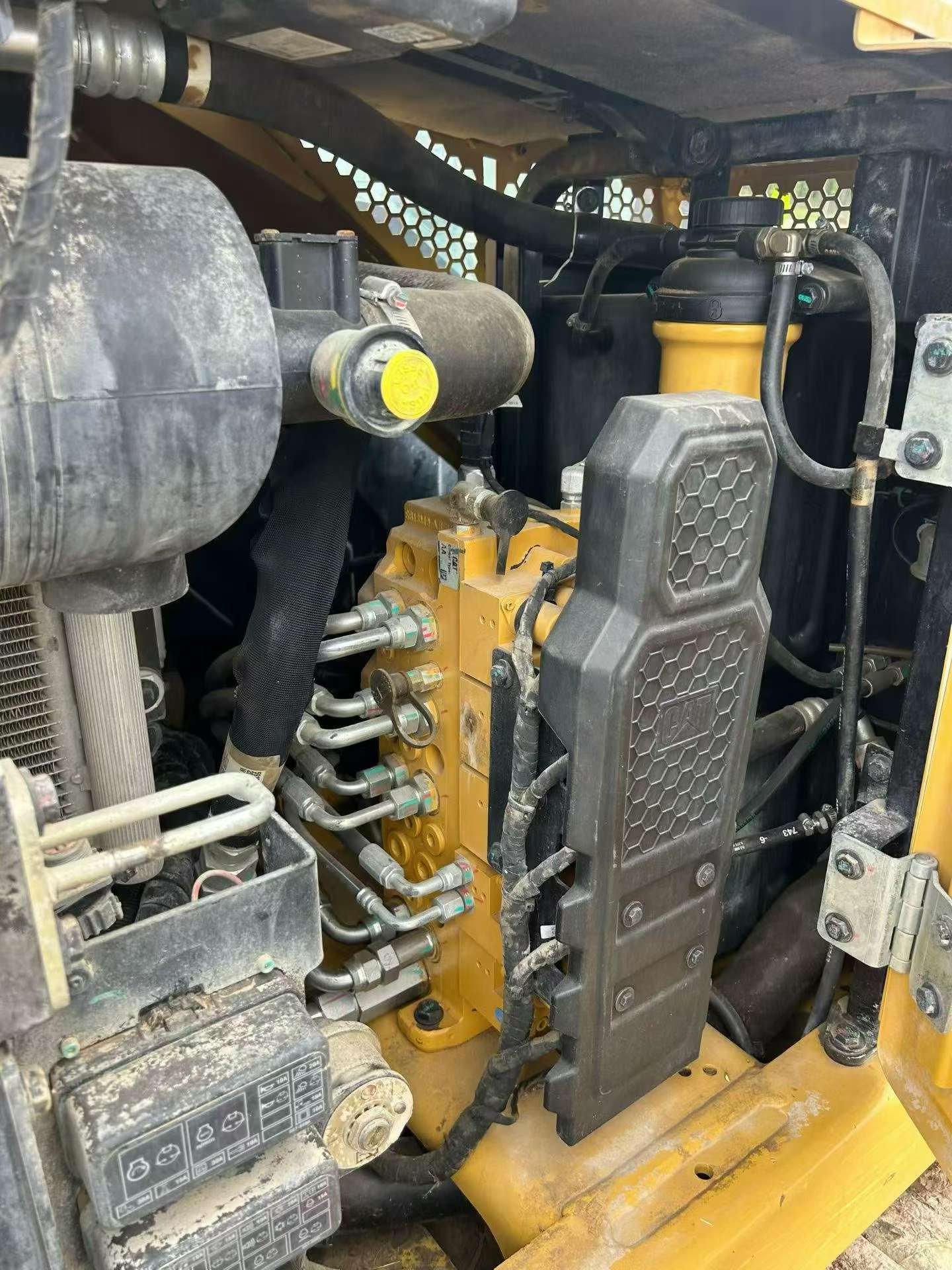 Buy Caterpillar Used Excavator / 5 Buy Caterpillar Used Excavator / 5