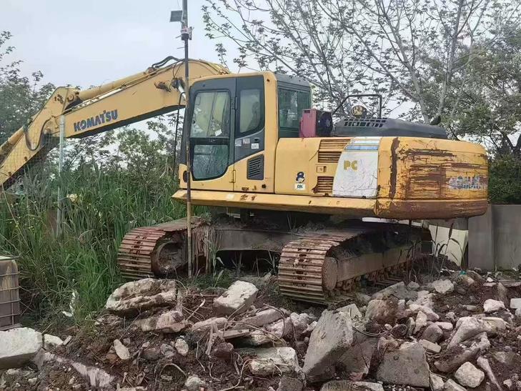 Buy Komatsu PC240-6 Used Excavator / 1