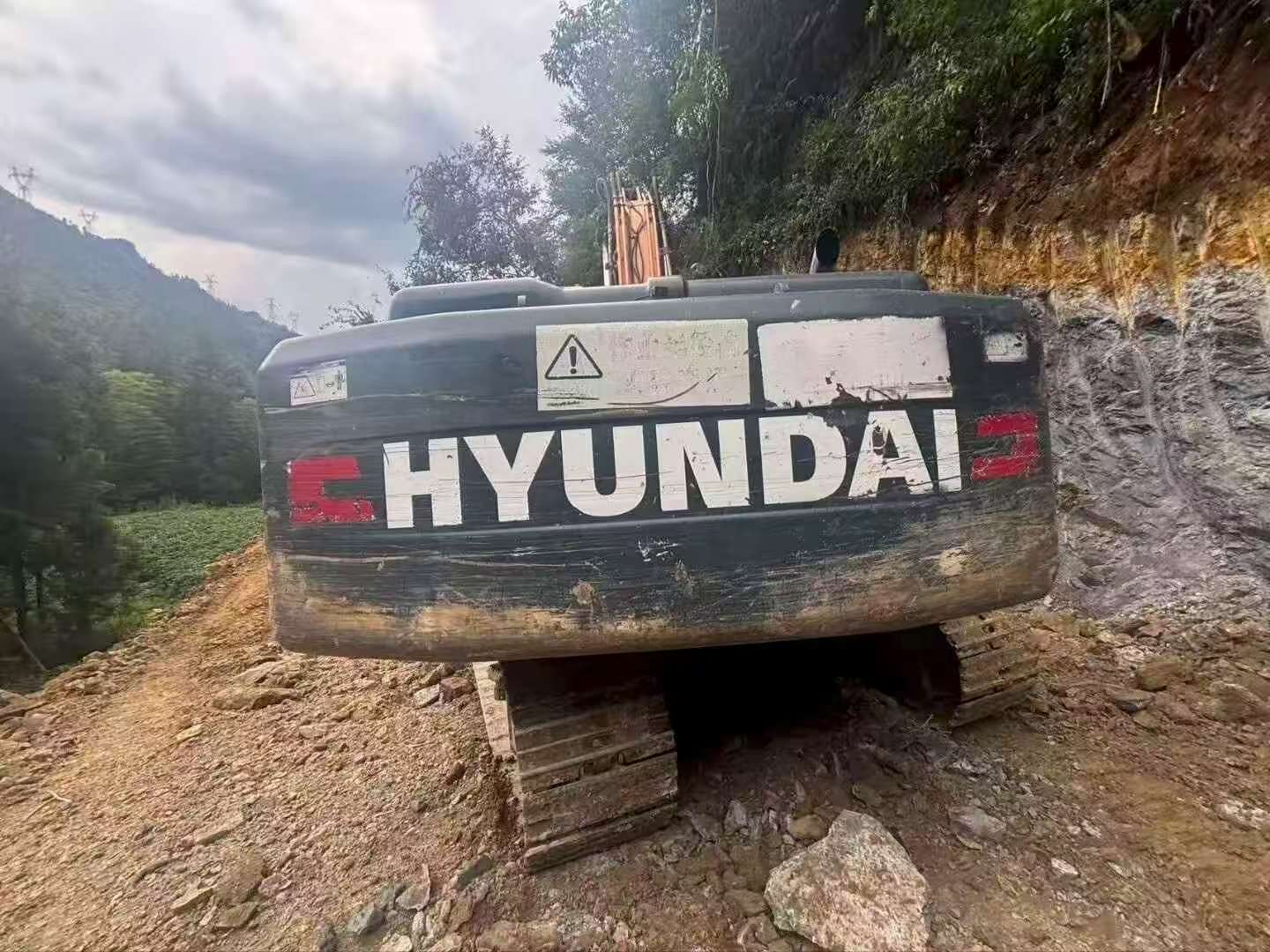 Buy Hyundai R215-7 Used Excavator / 2 Buy Hyundai R215-7 Used Excavator / 2