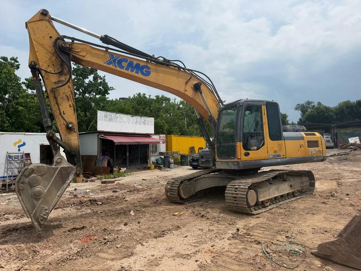 Buy XCMG XE215 Used Excavator / 1