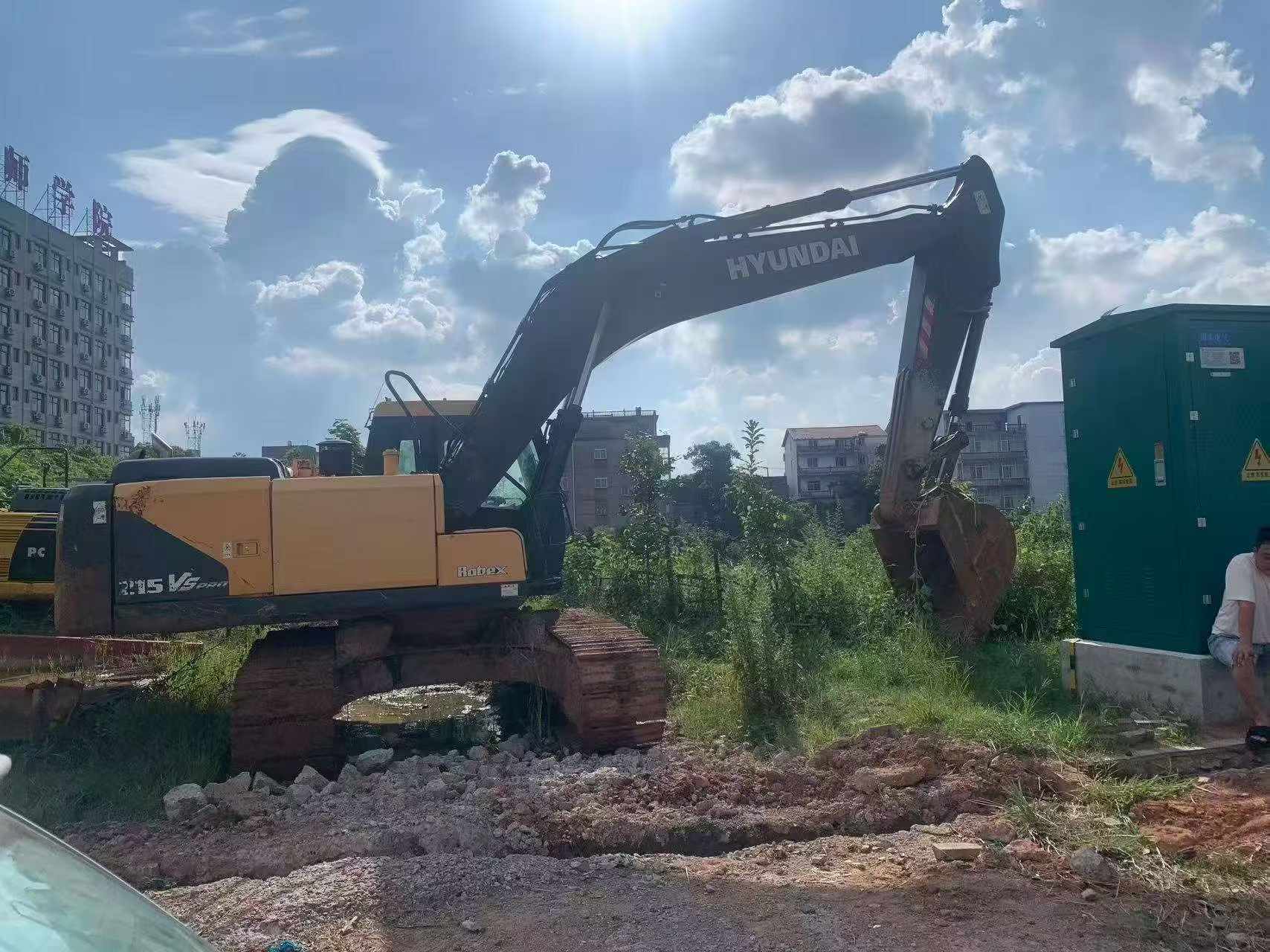 Buy Hyundai R215VS Used Excavator / 2 Buy Hyundai R215VS Used Excavator / 2
