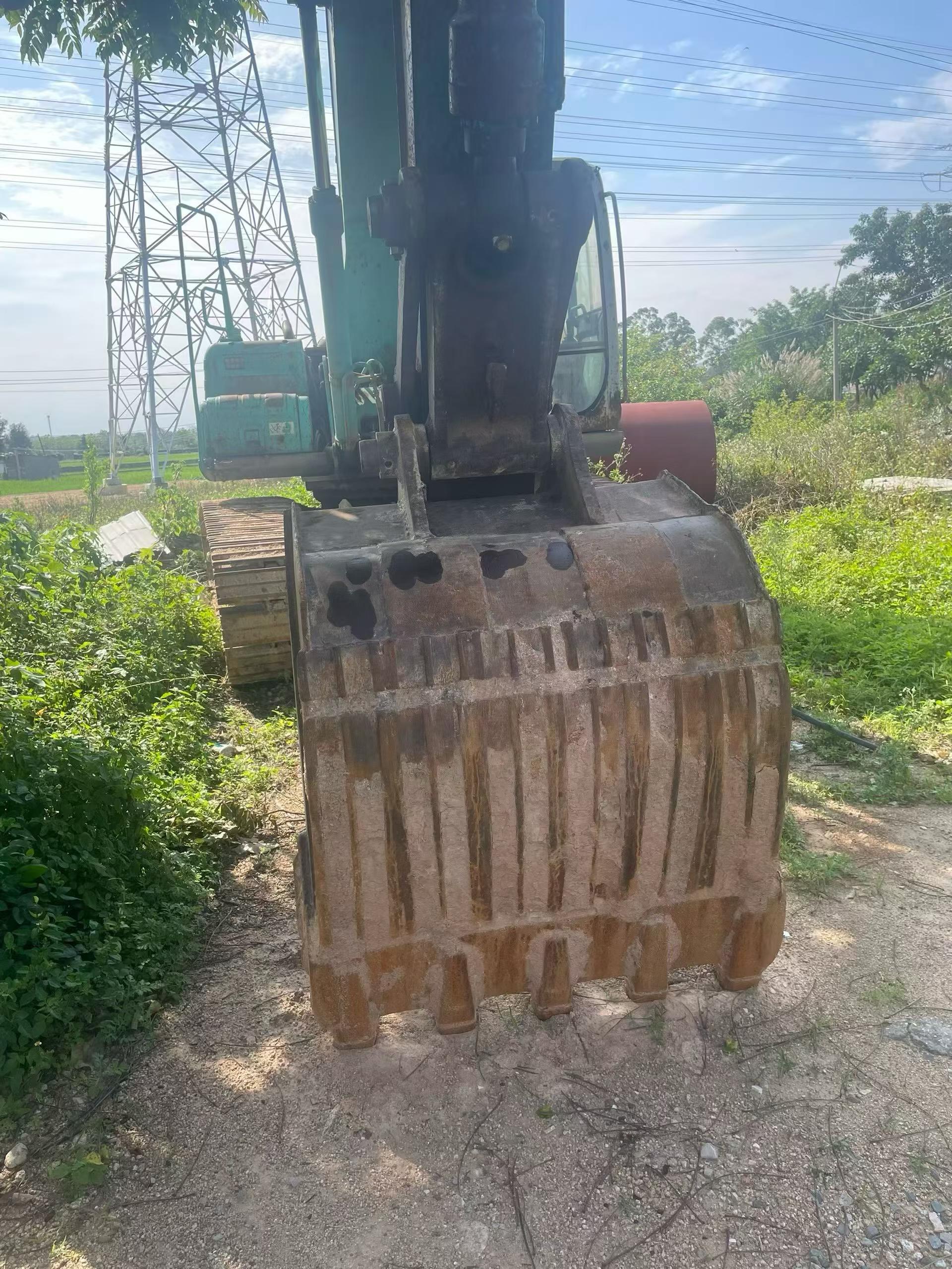 Buy Kobelco SK200-6E Used Excavator / 9 Buy Kobelco SK200-6E Used Excavator / 9