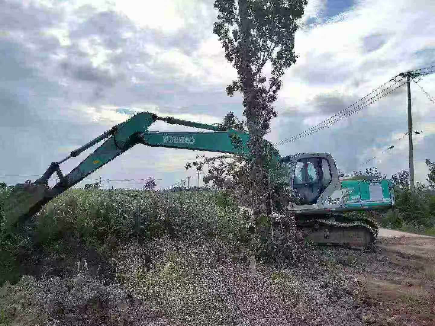 Buy Kobelco SK200-6E Used Excavator / 2 Buy Kobelco SK200-6E Used Excavator / 2