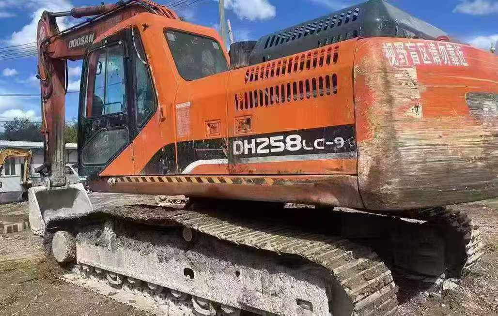 Buy Doosan DH225-9 Used Excavator / 1